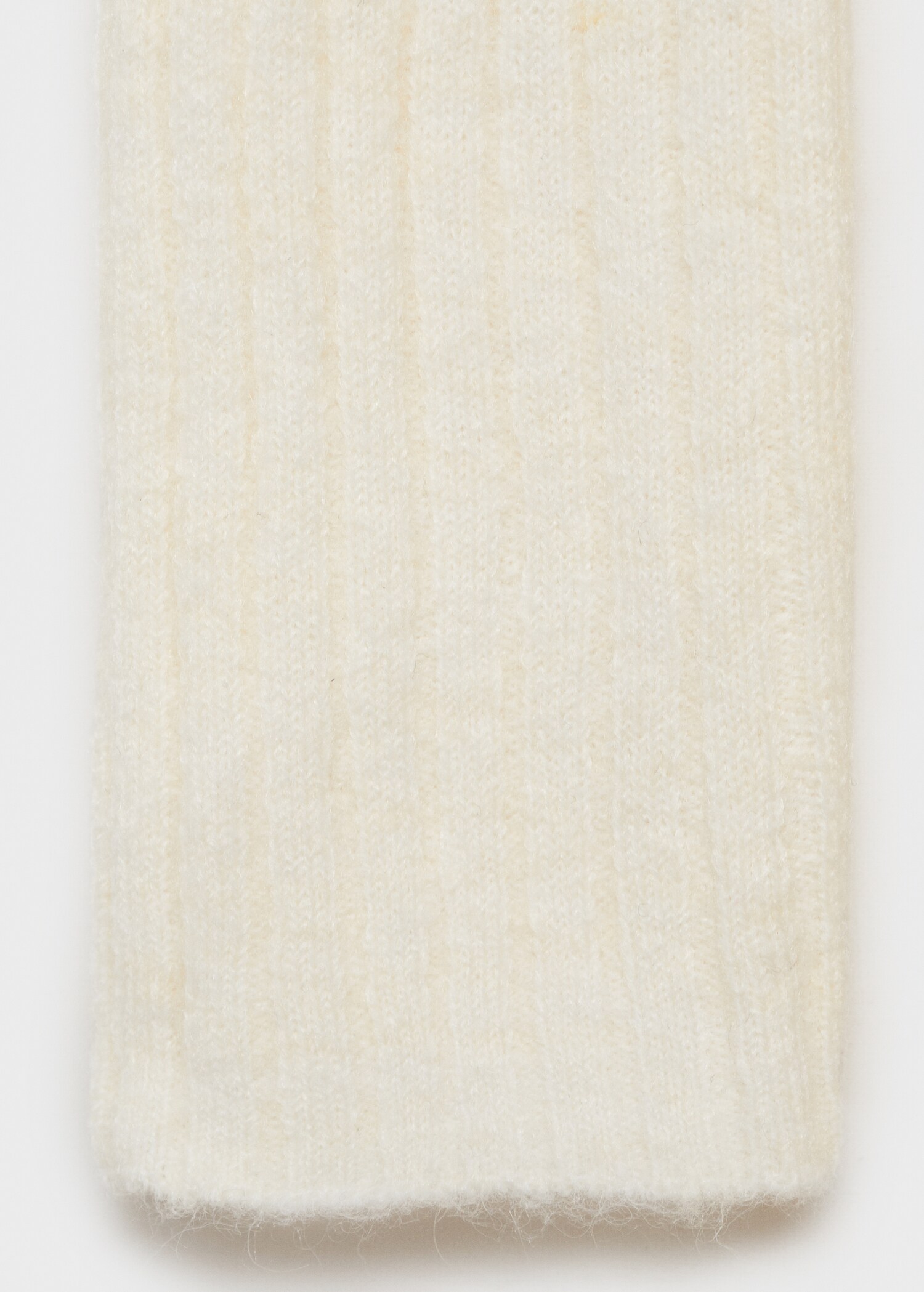 Ribbed knit dress with opening - Details of the article 0