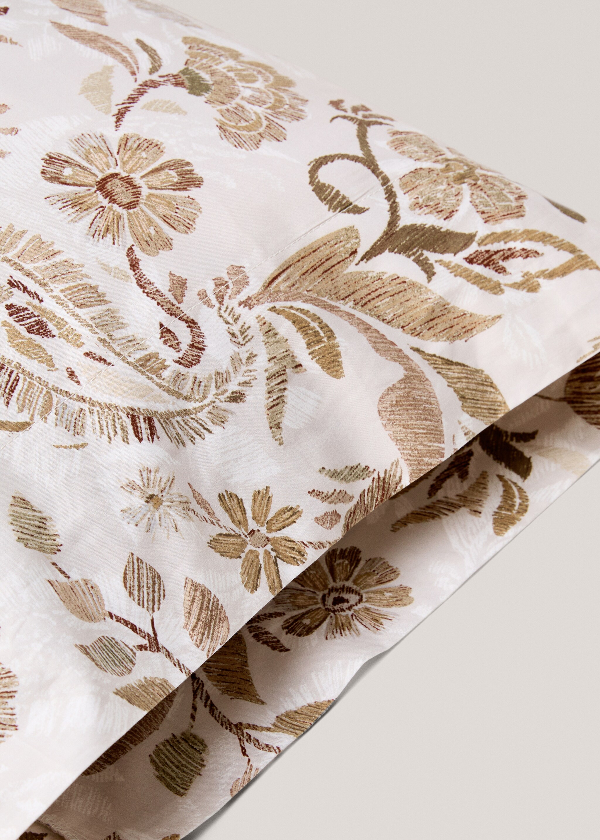 Percale cotton floral-print pillowcase 45x110cm - Details of the article 1, Beige. Ref: 77057703-00.