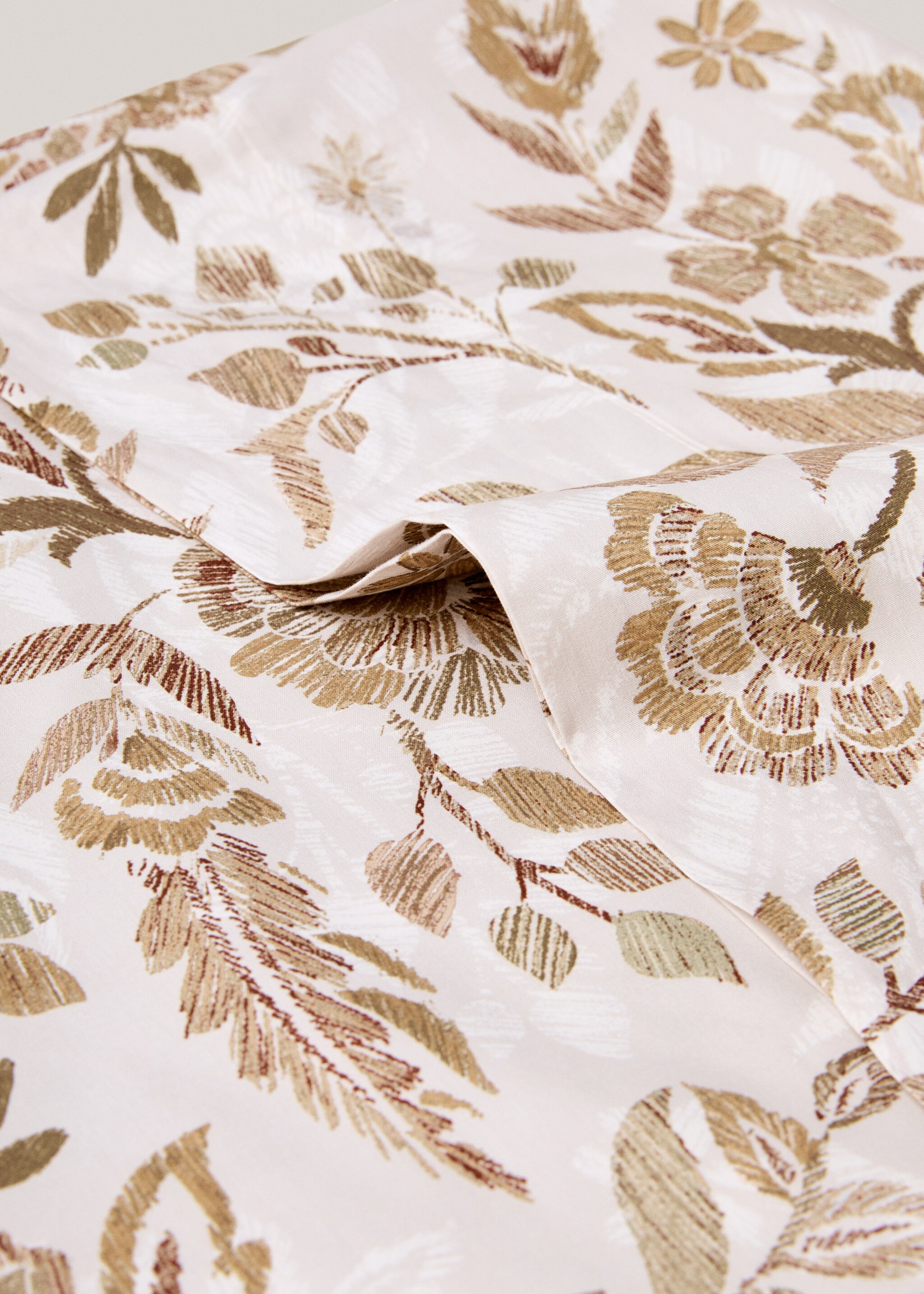 Percale cotton floral-print pillowcase 45x110cm - Details of the article 2, Beige. Ref: 77057703-00.