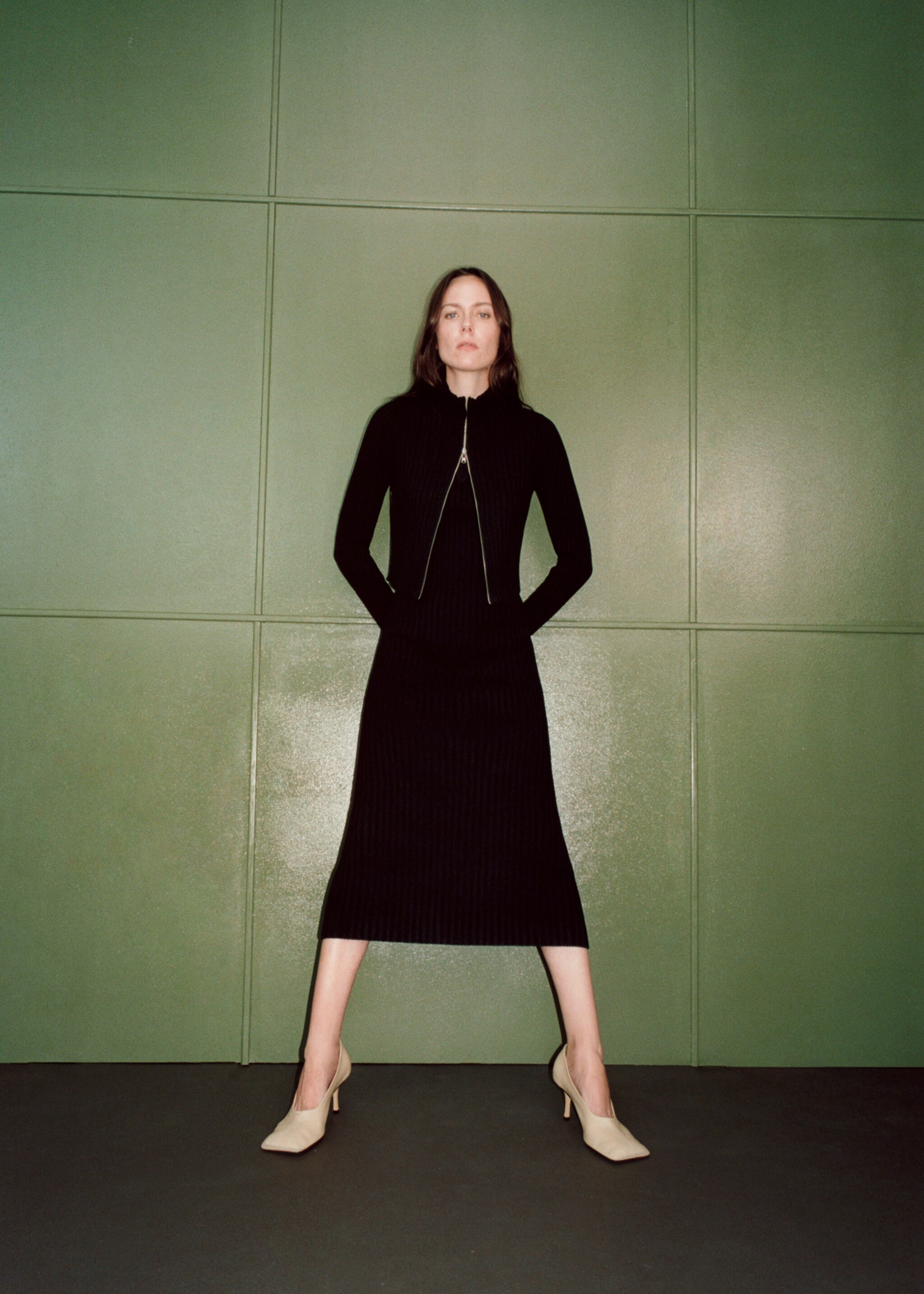 Combined knitted dress with zip - Details of the article 6, Black. Ref: 77057712-00.