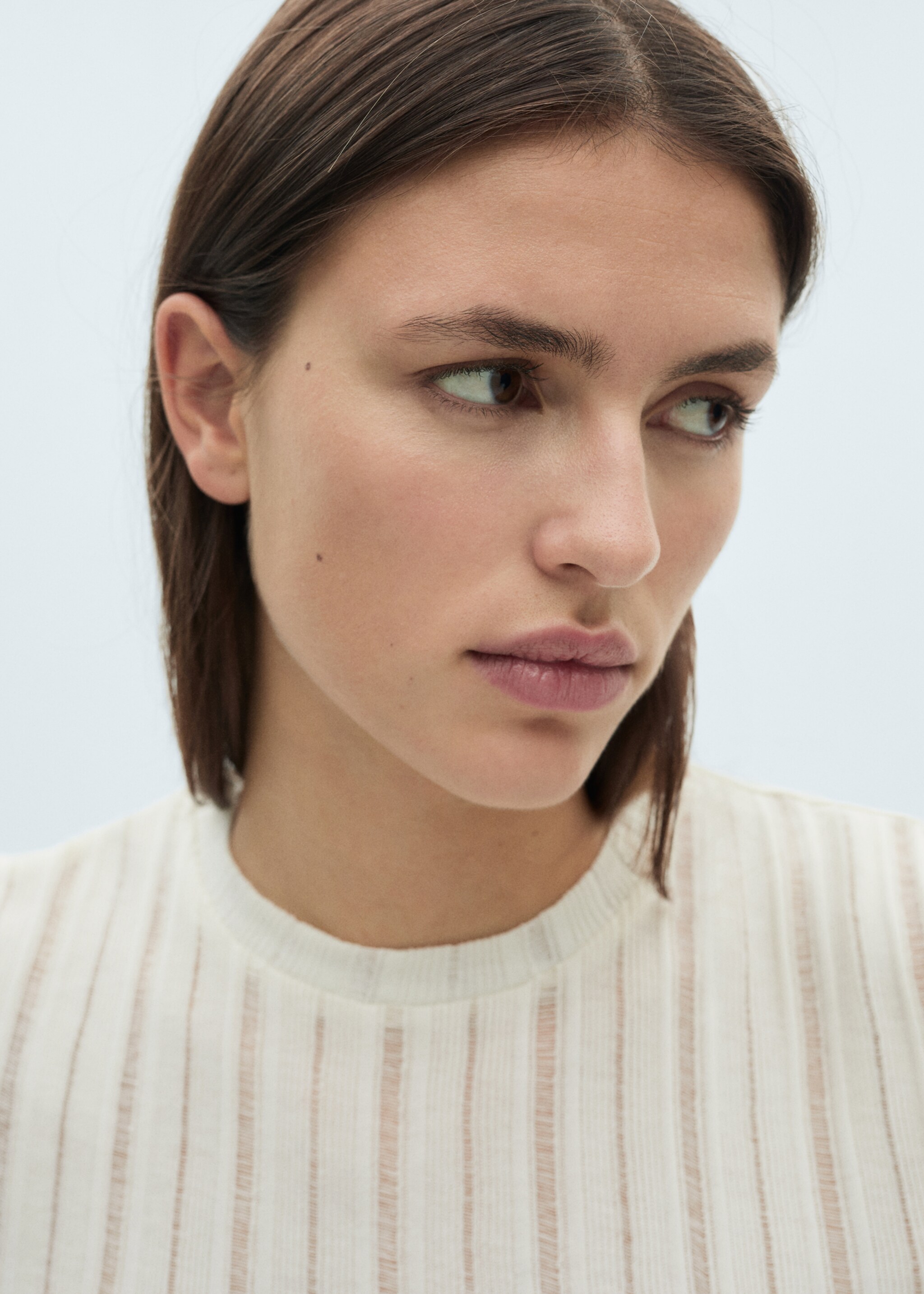 Short-sleeve knitted t-shirt - Details of the article 1, Ecru. Ref: 77057716-00.