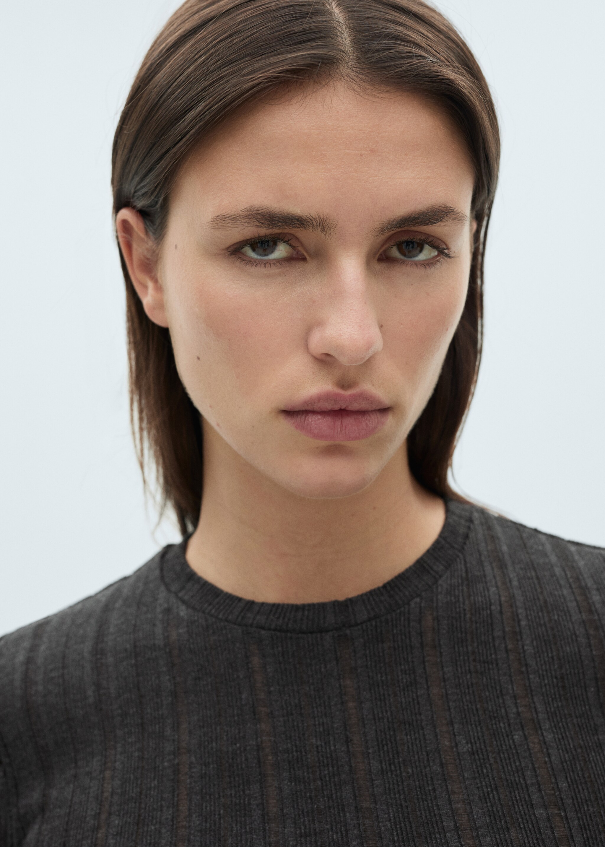 Short-sleeve knitted t-shirt - Details of the article 1, Grey. Ref: 77057716-00.