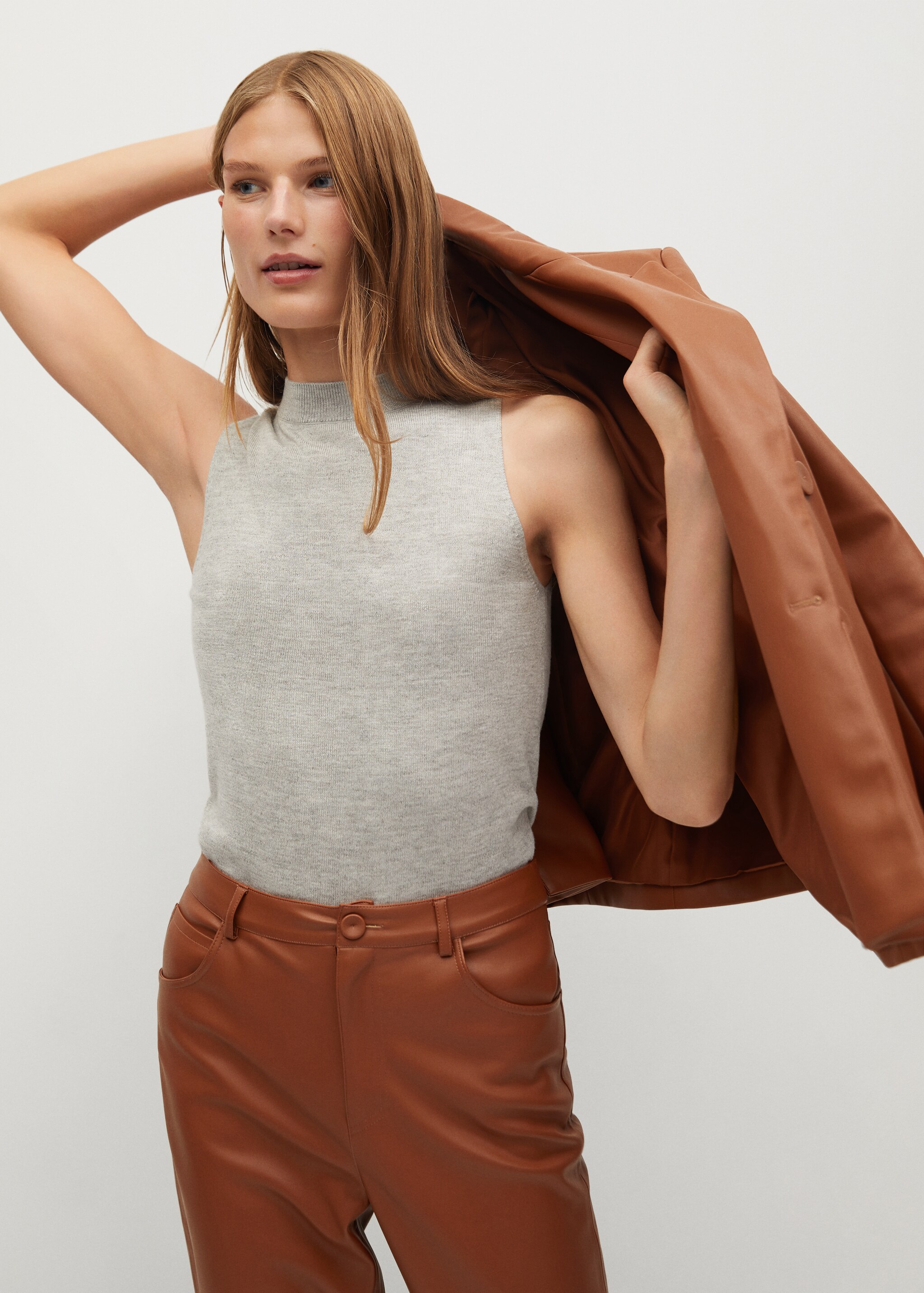 Pantalón recto efecto piel - Detalle del artículo 2