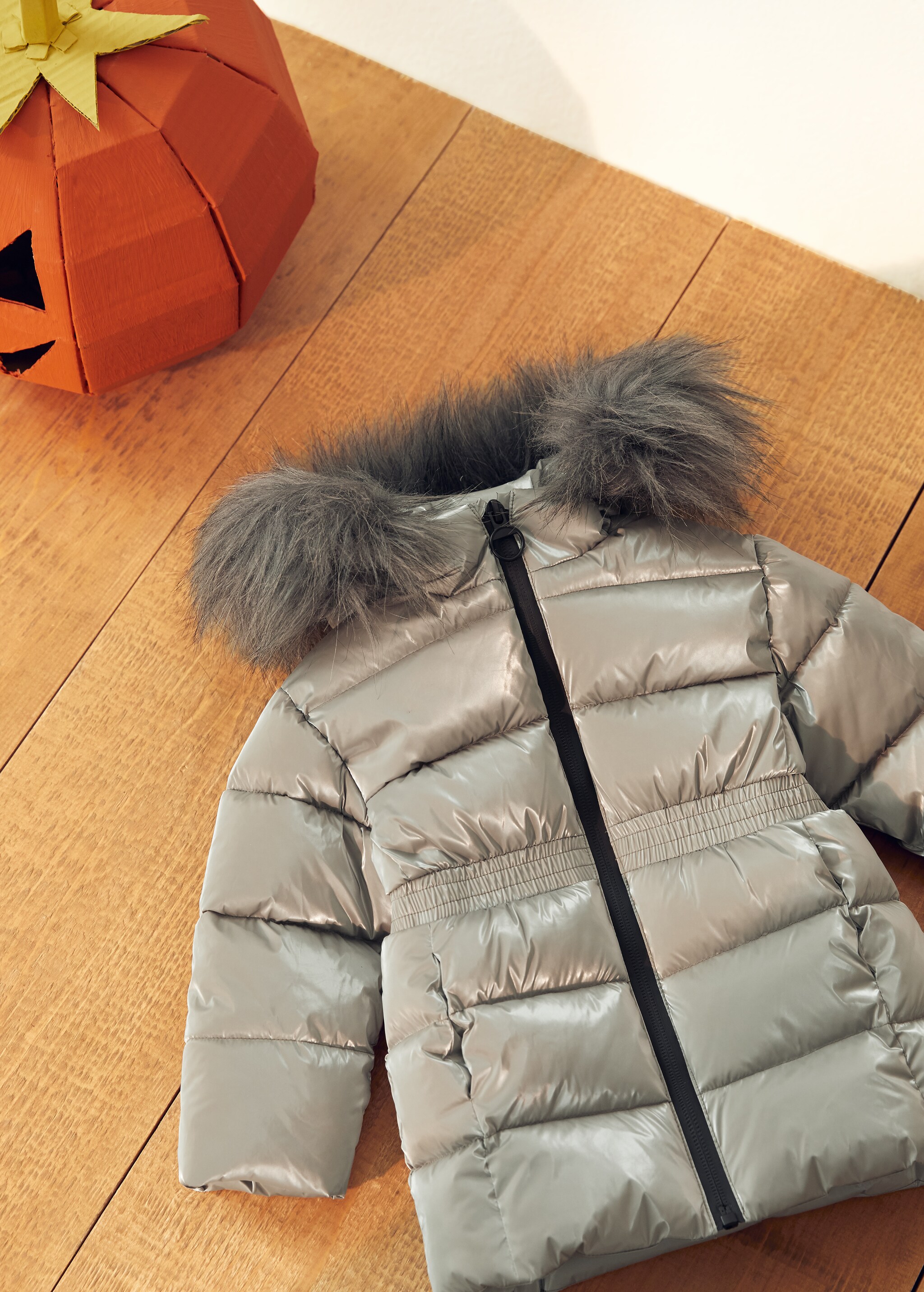 Prošívaný anorak s kapucí s umělou kožešinou - Detail zboží 5