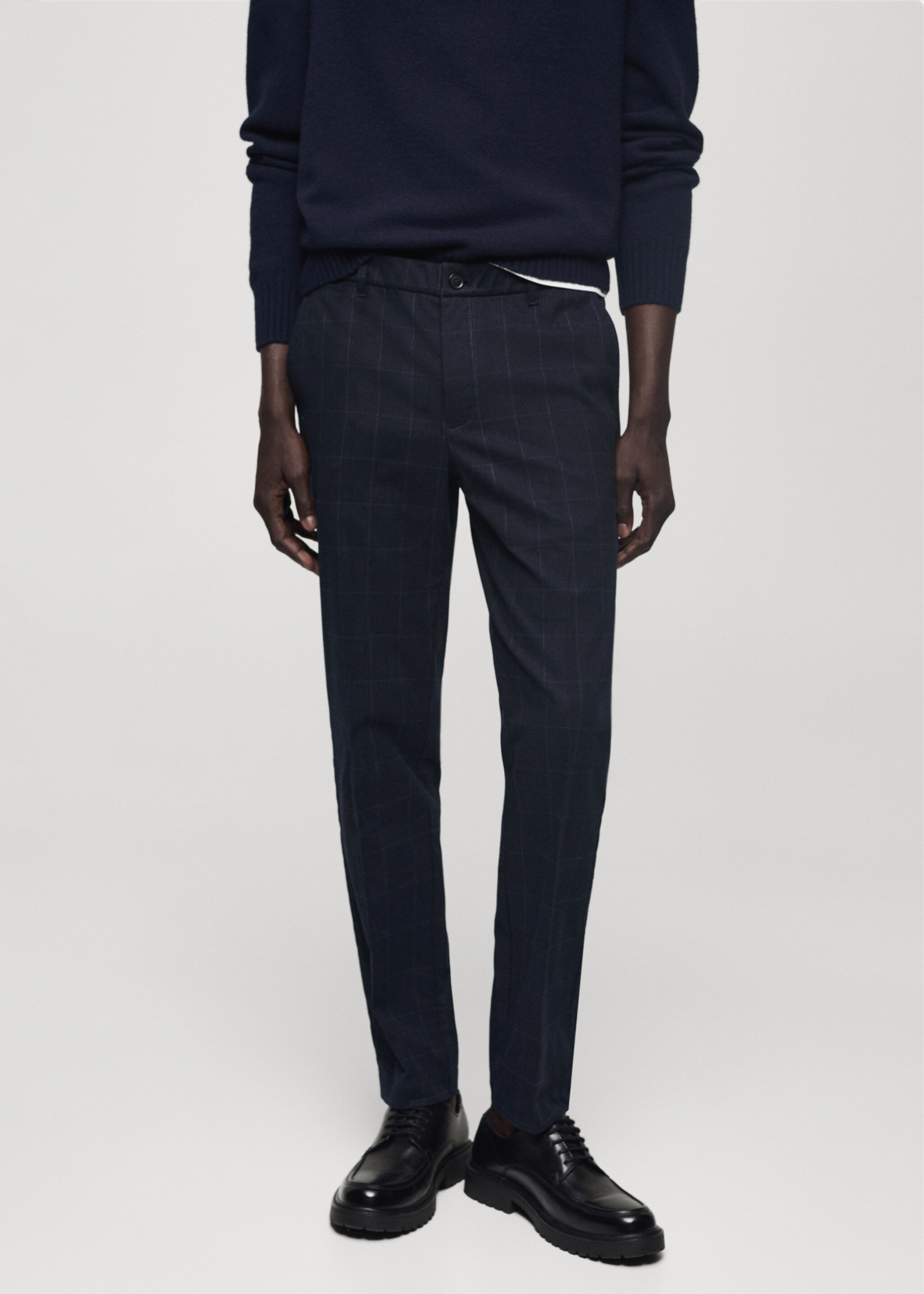 Karierte Slim Fit-Baumwollhose - Mittlere Ansicht, Dunkles Marineblau. Ref: 77057915-00.