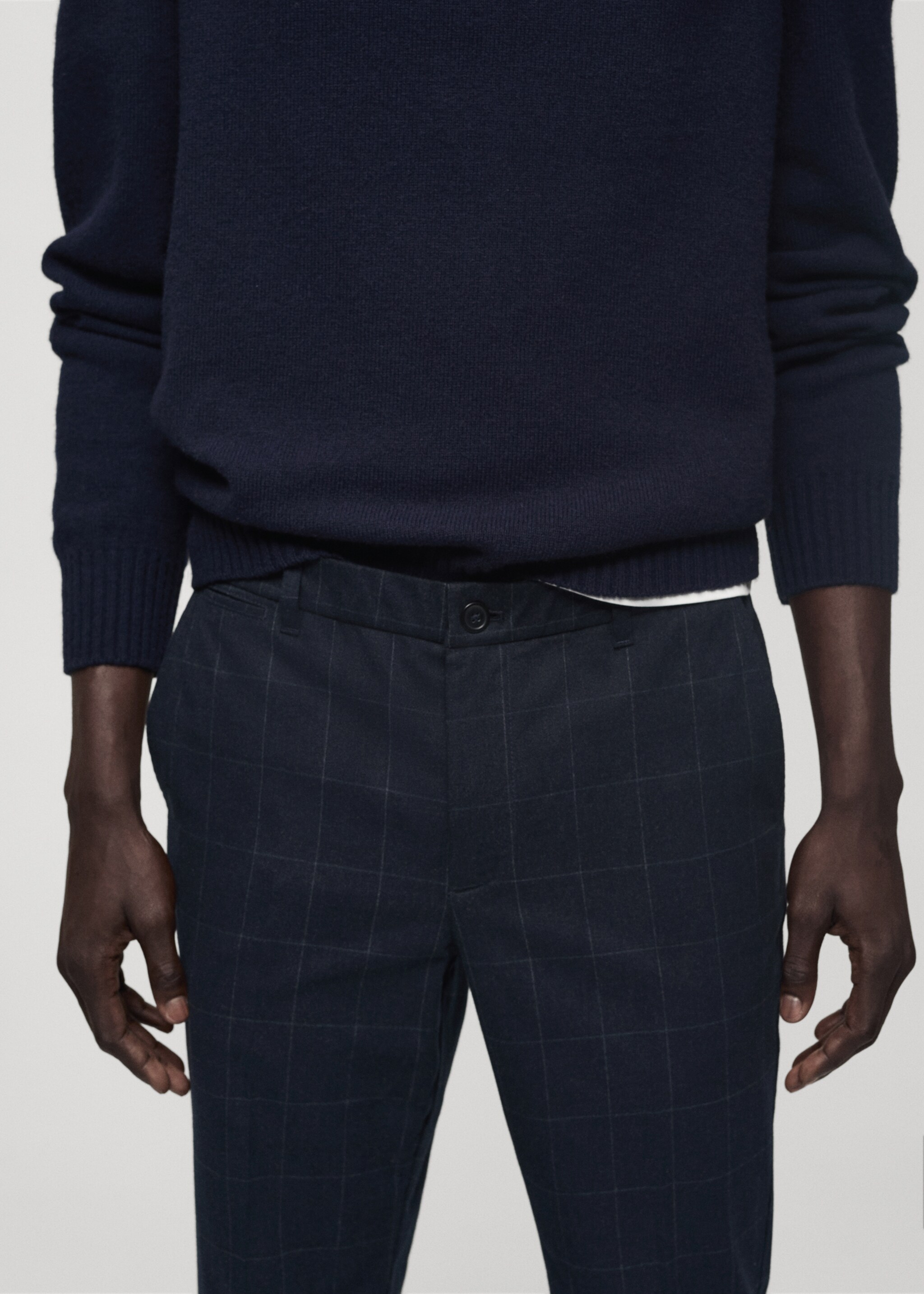 Karierte Slim Fit-Baumwollhose - Detail des Artikels 1, Dunkles Marineblau. Ref: 77057915-00.