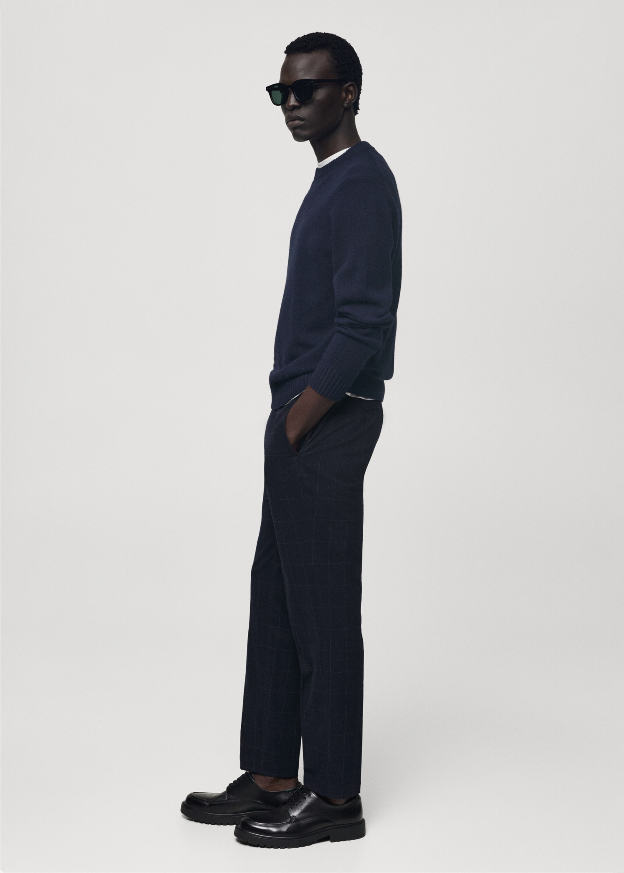 Karierte Slim Fit-Baumwollhose - Detail des Artikels 2, Dunkles Marineblau. Ref: 77057915-00.