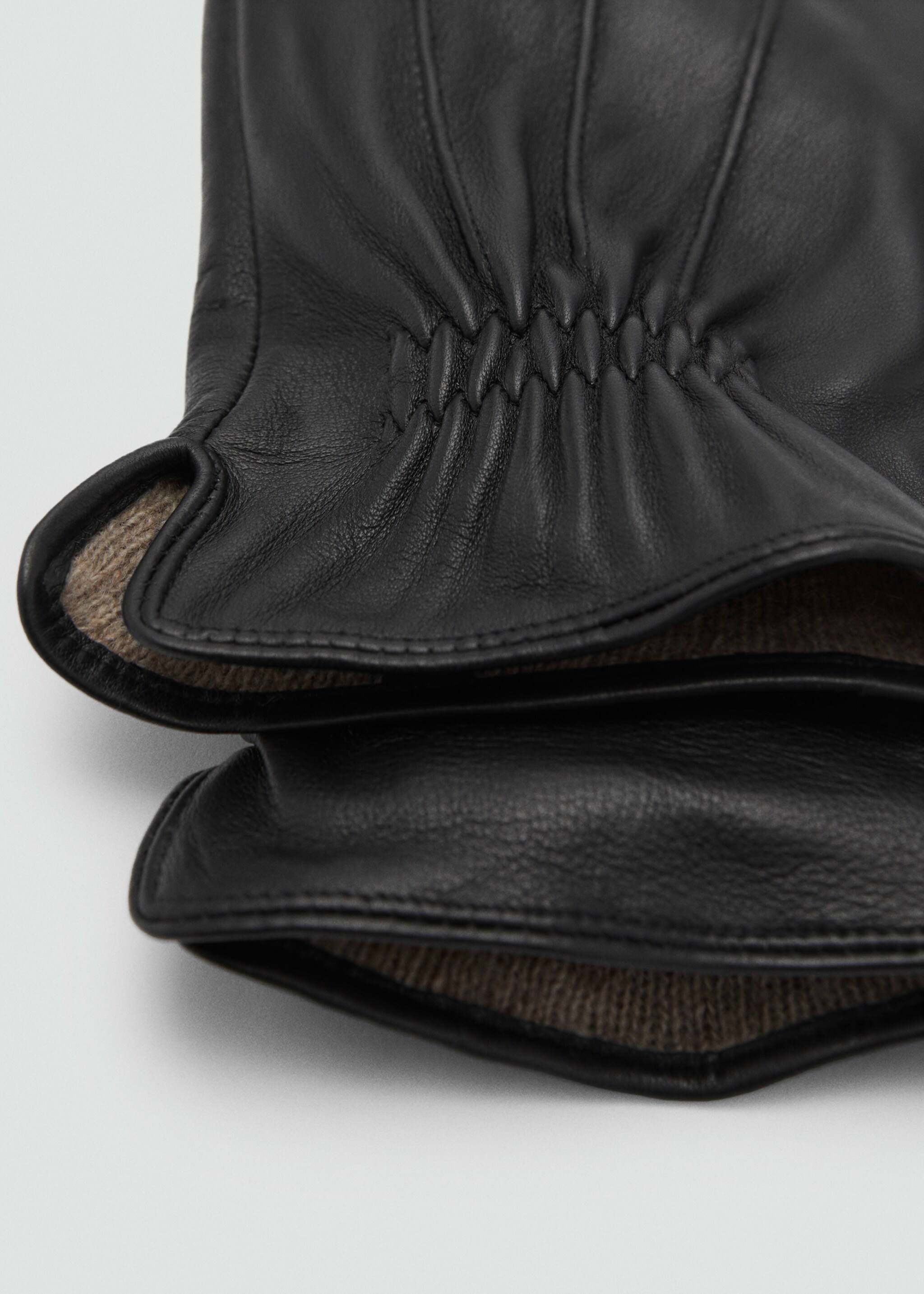 100% leather gloves with ruffled detail - Medium plane, Black. Ref: 77057922-00.