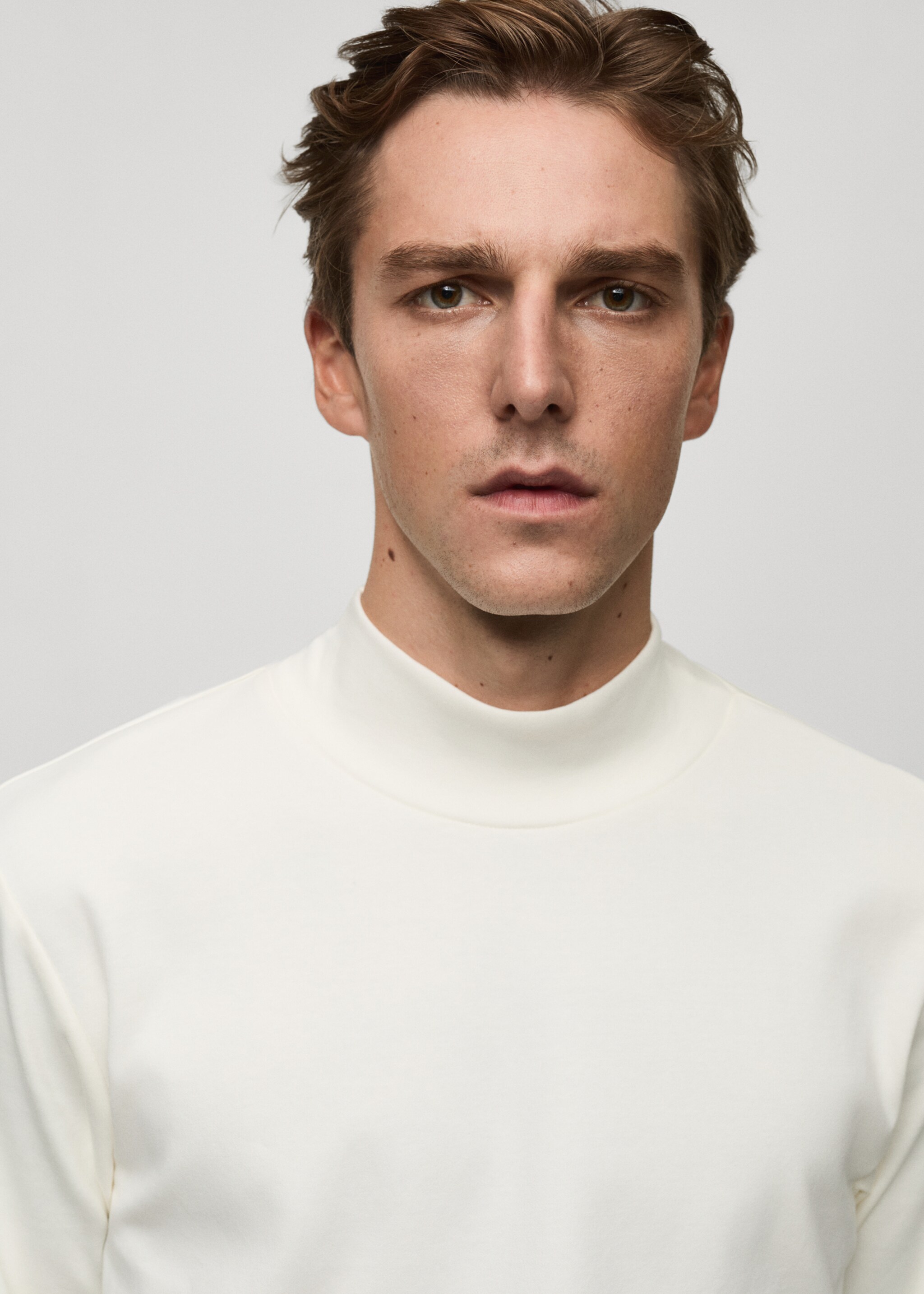 Cotton t-shirt with perkins neck - Details of the article 1, Ecru. Ref: 77057932-00.