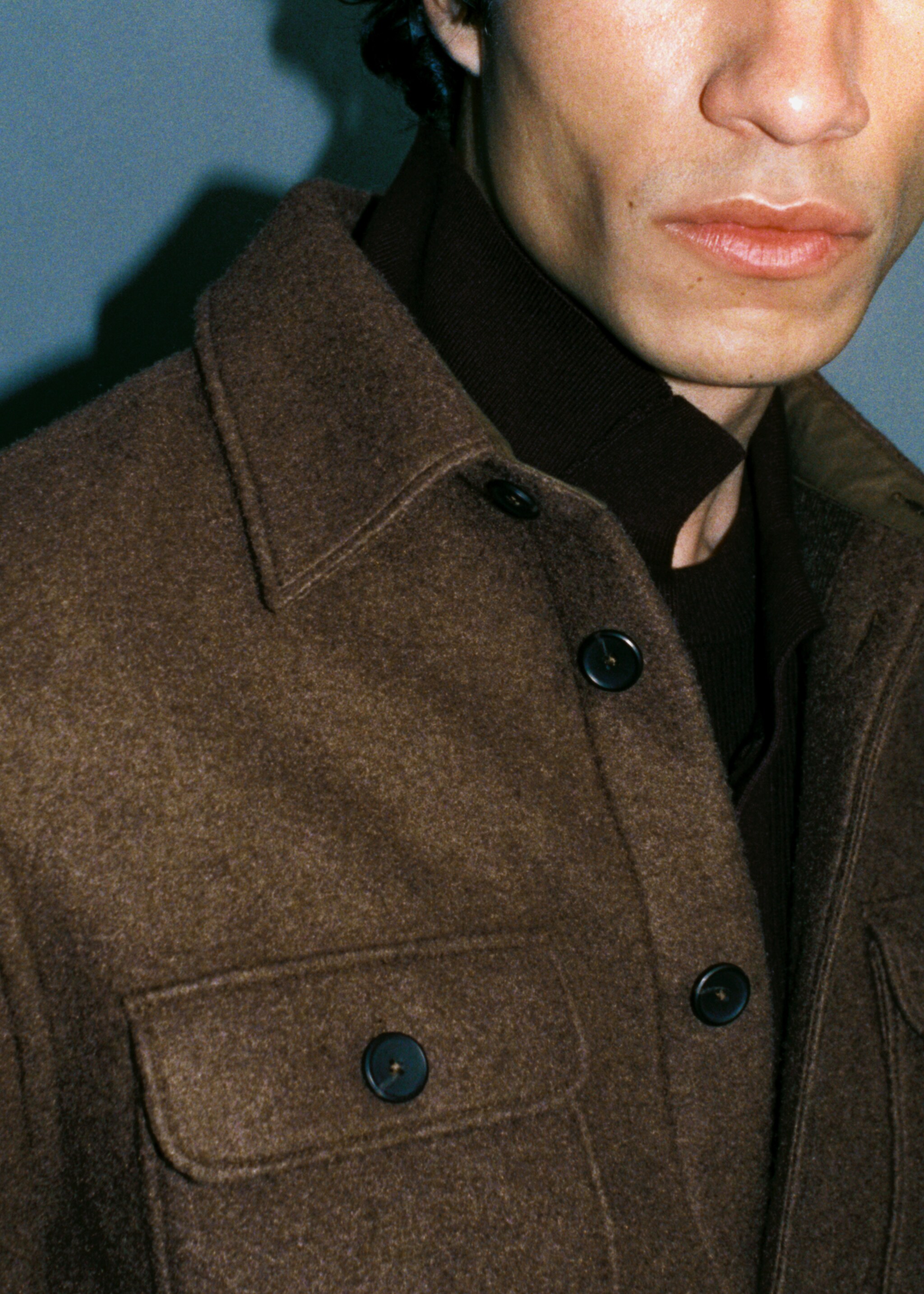 Overshirt aus Wollgemisch mit Taschen - Detail des Artikels 3, Braun. Ref: 77057939-00.