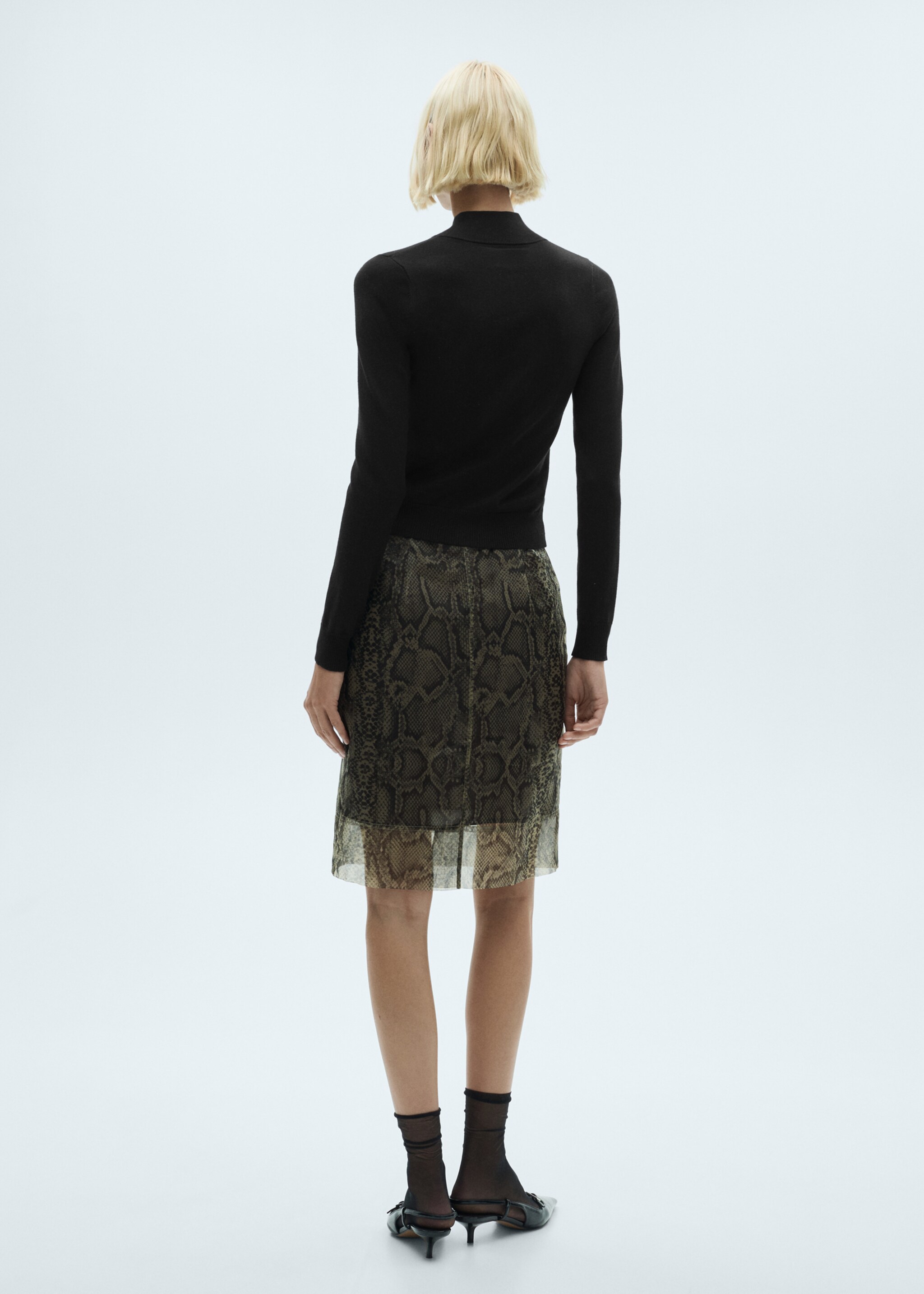 Fine knit sweater with buttons - Reverse of the article, Black. Ref: 77058268-00.