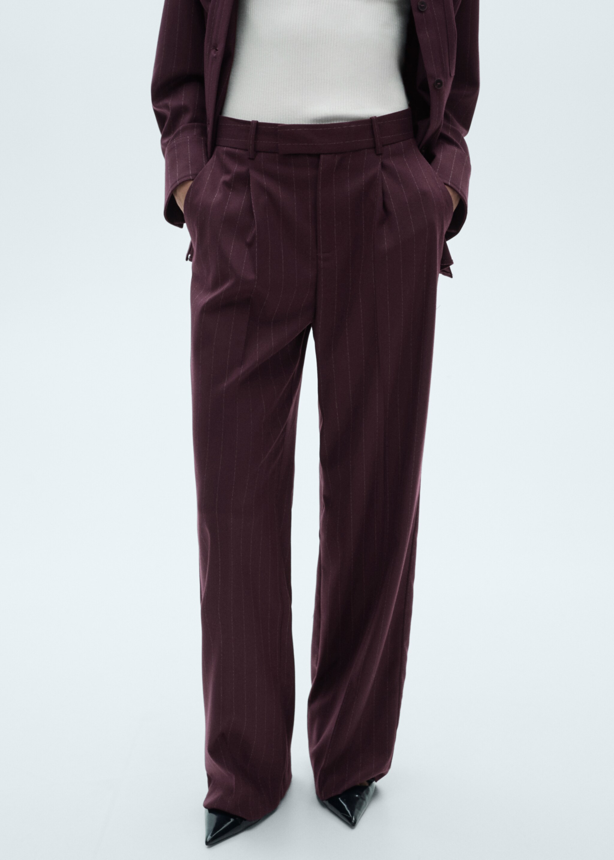 Pinstripe pleated trousers - Medium plane, Wine. Ref: 77058271-00.