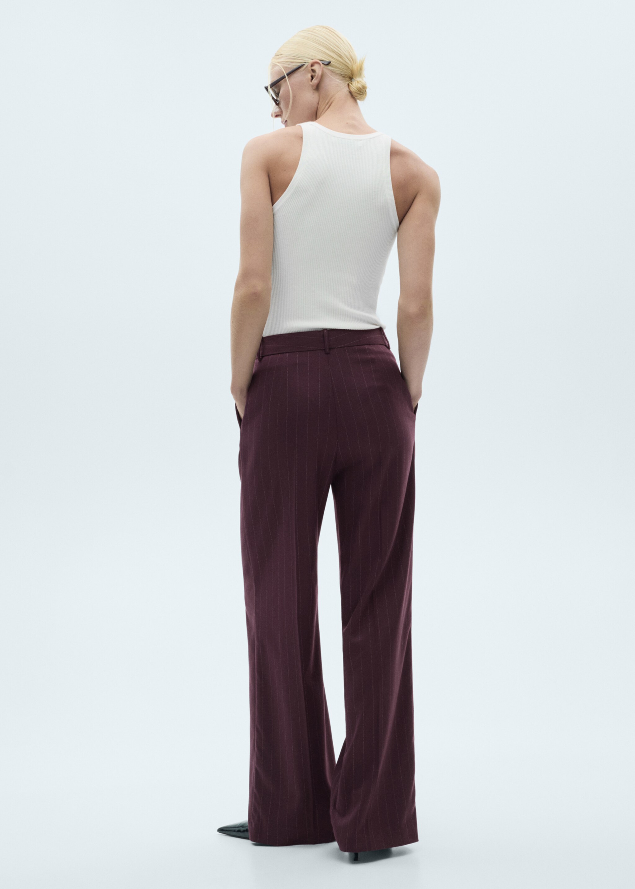 Pinstripe pleated trousers - Reverse of the article, Wine. Ref: 77058271-00.