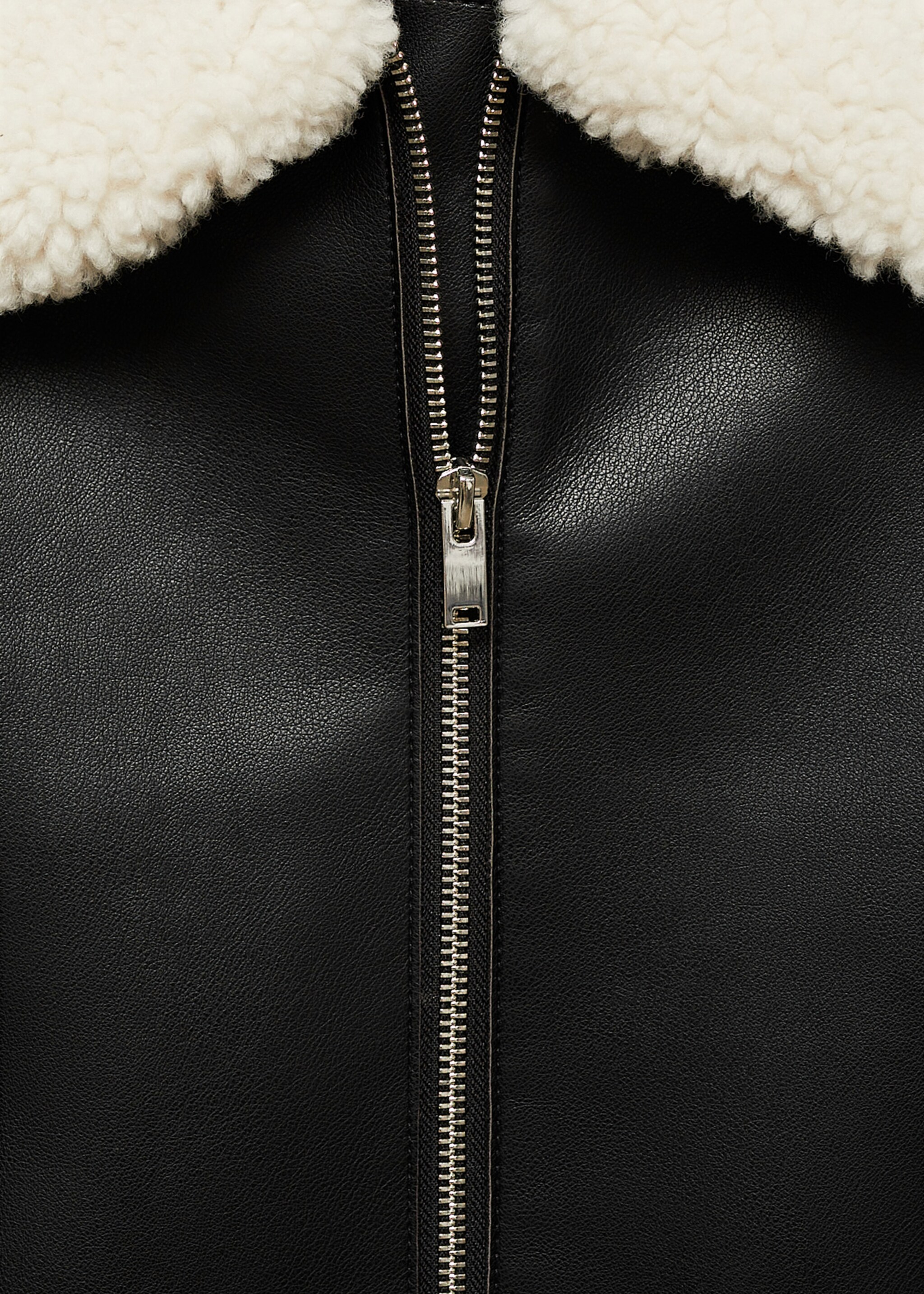 Jacke mit abnehmbarem Kunstshearling-Kragen - Detail des Artikels 0, Schwarz. Ref: 77058275-00.