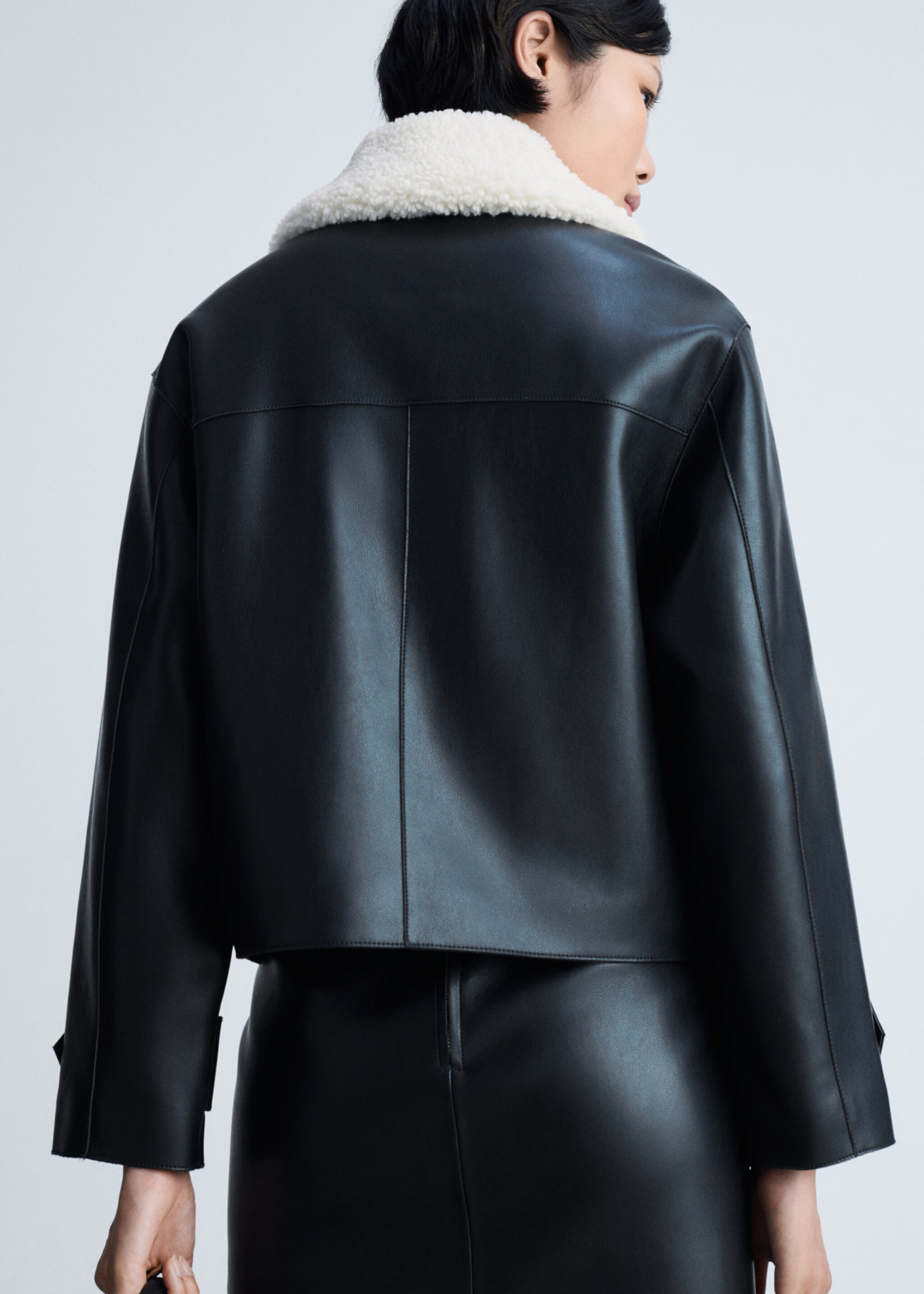 Jacke mit abnehmbarem Kunstshearling-Kragen - Rückseite des Artikels, Schwarz. Ref: 77058275-00.