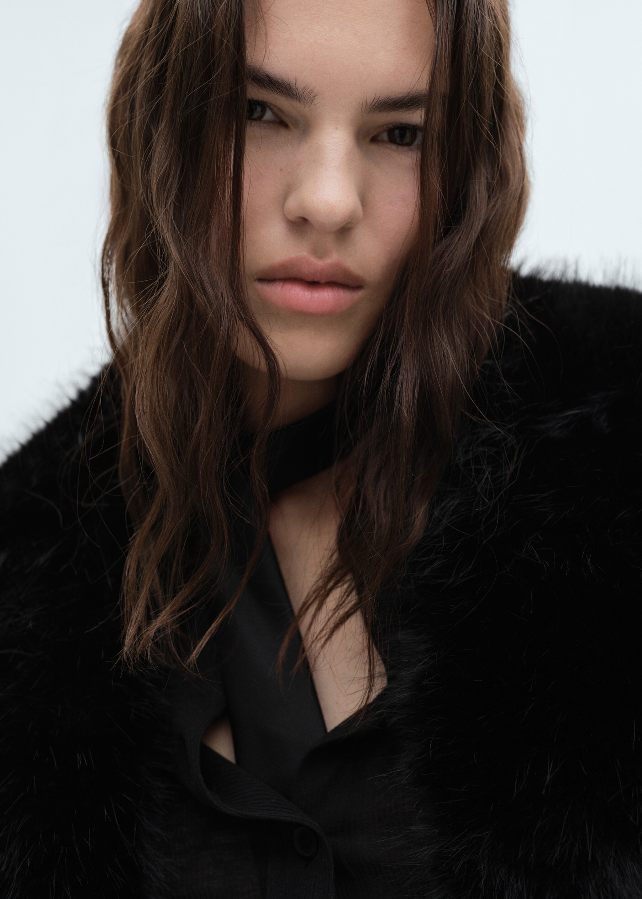Detachable wool coat with fur-effect collar - Details of the article 1, Black. Ref: 77058279-00.