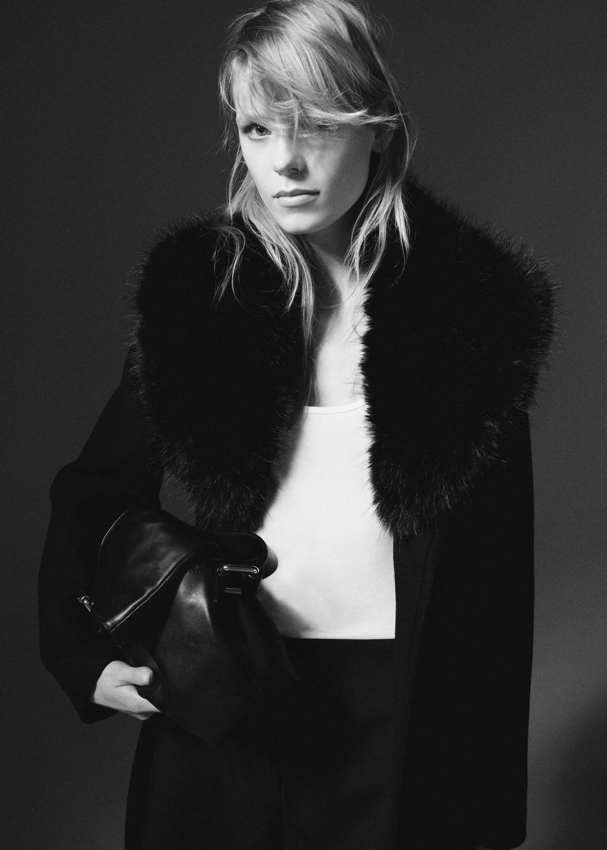 Detachable wool coat with fur-effect collar - Details of the article 6, Black. Ref: 77058279-00.
