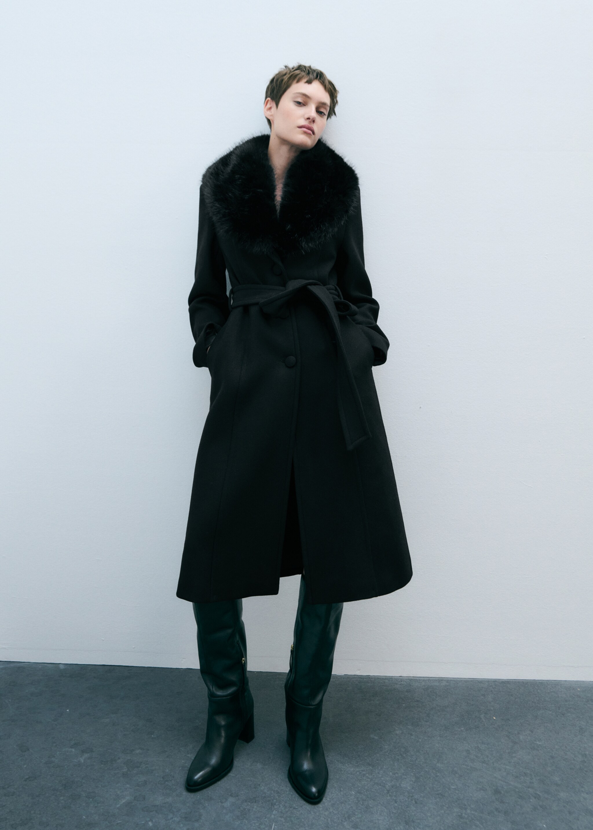 Detachable wool coat with fur-effect collar - Details of the article 7, Black. Ref: 77058279-00.