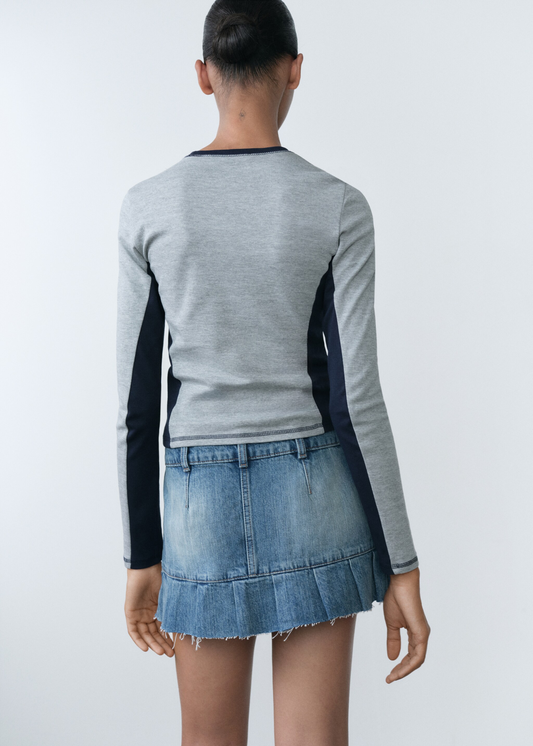 Pleated denim mini-skirt - Reverse of the article, Blue. Ref: 77058635-00.