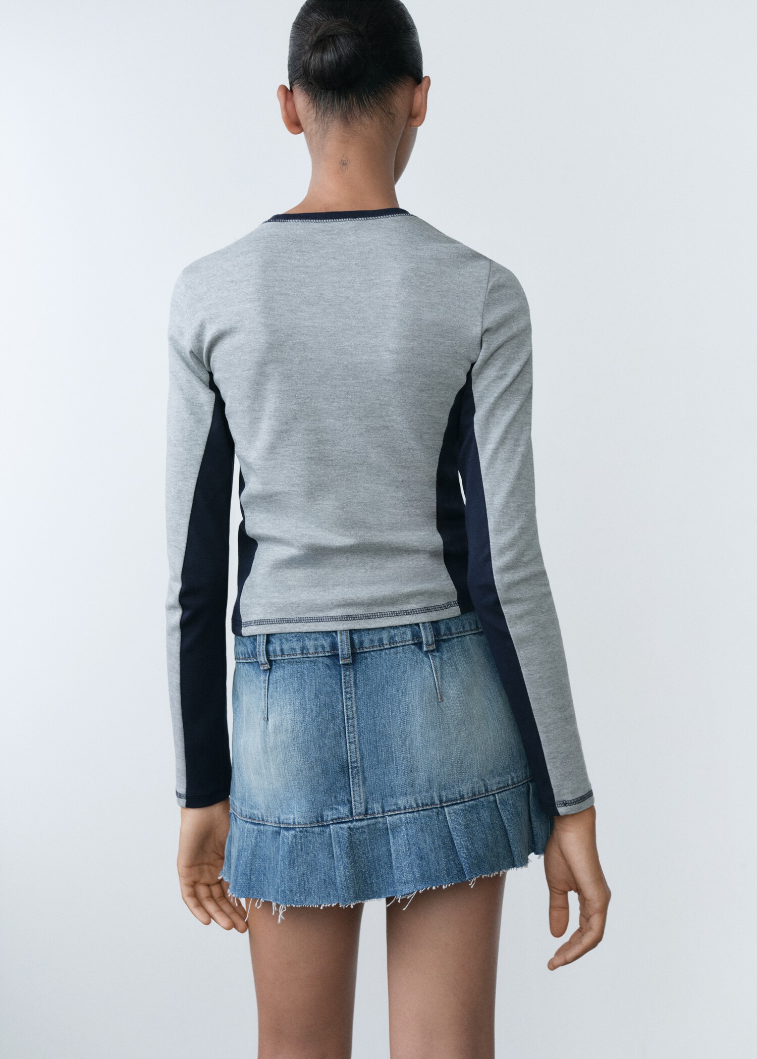 Pleated denim mini-skirt - Reverse of the article