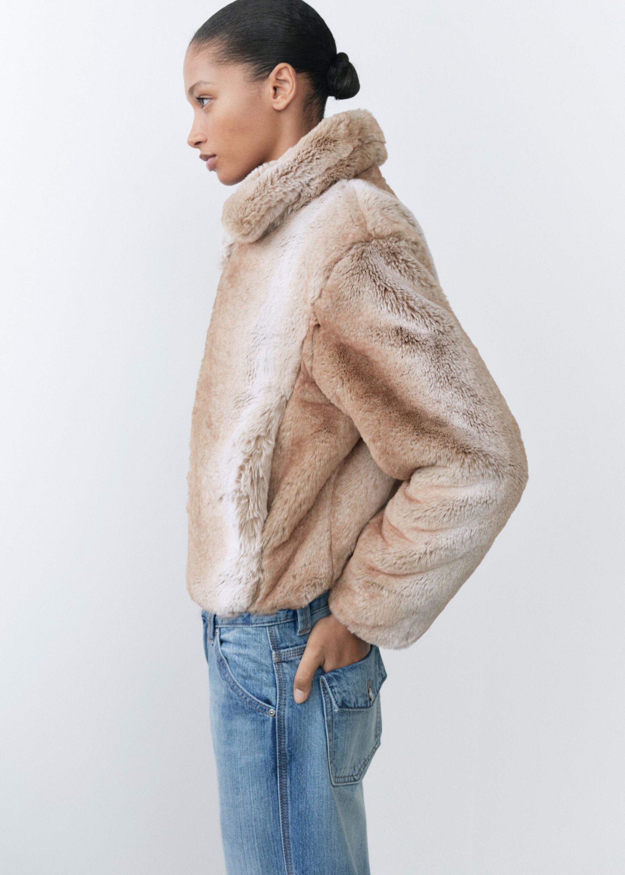 Fur-effect jacket with lapels - Details of the article 2, Beige. Ref: 77058636-00.