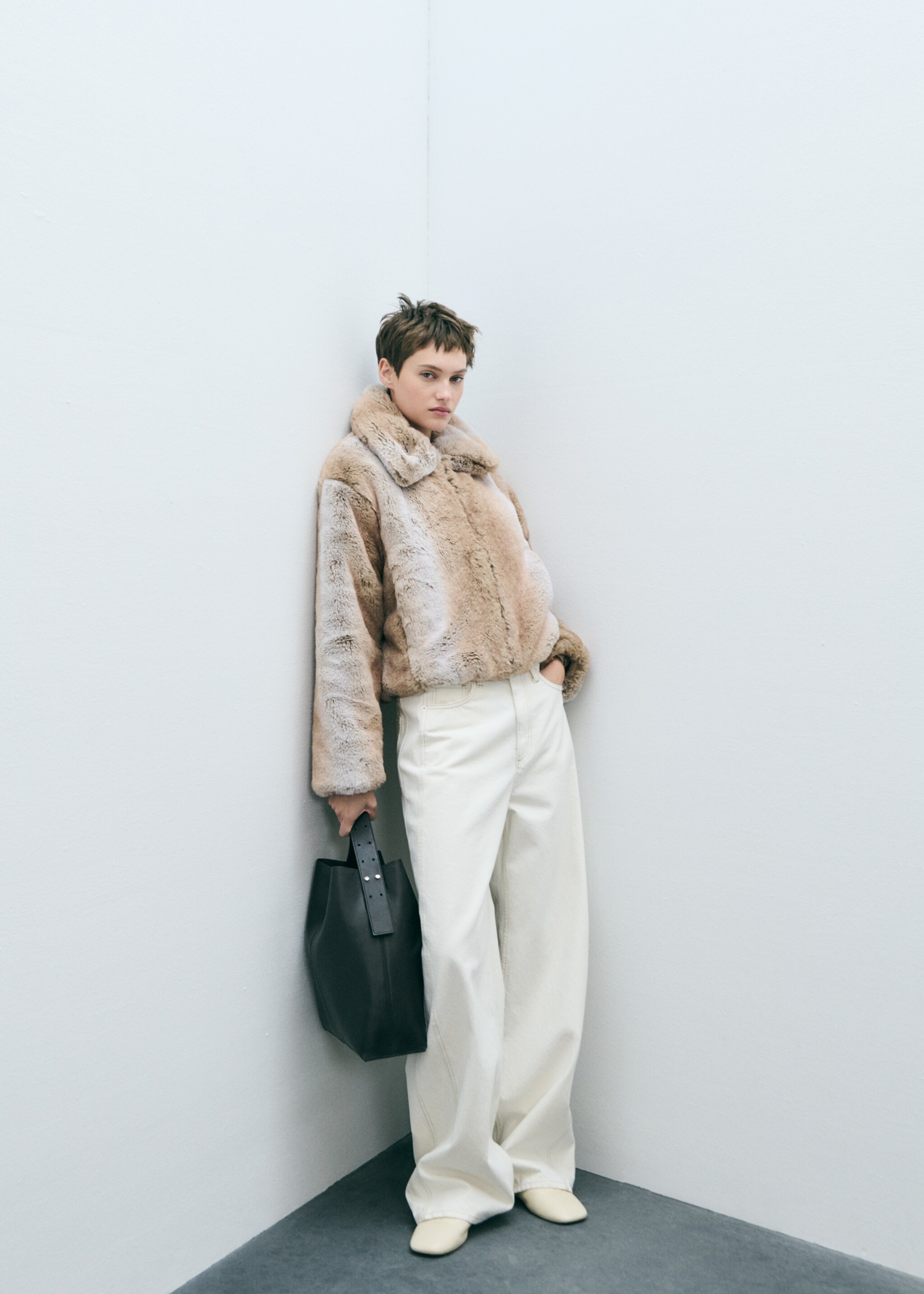 Fur-effect jacket with lapels - Details of the article 7, Beige. Ref: 77058636-00.
