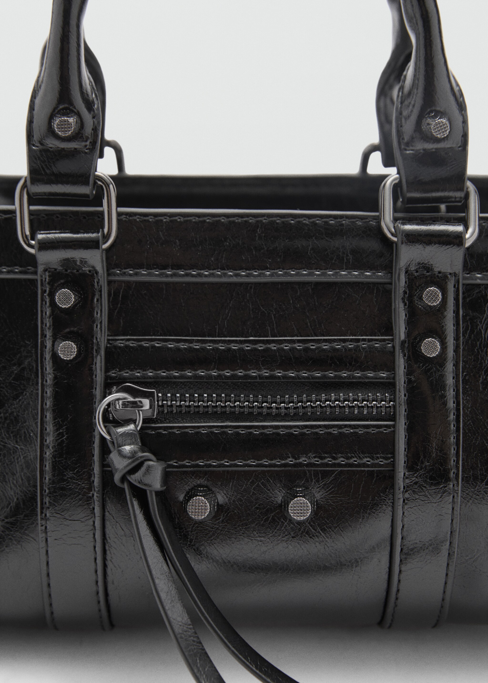 Mini-Bag mit nietenverziertem Henkel - Detail des Artikels 1