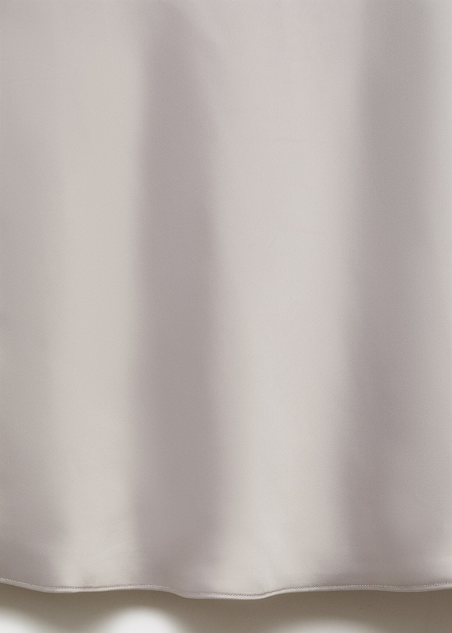 Satiniertes Kleid mit drapiertem Ausschnitt - Detail des Artikels 0