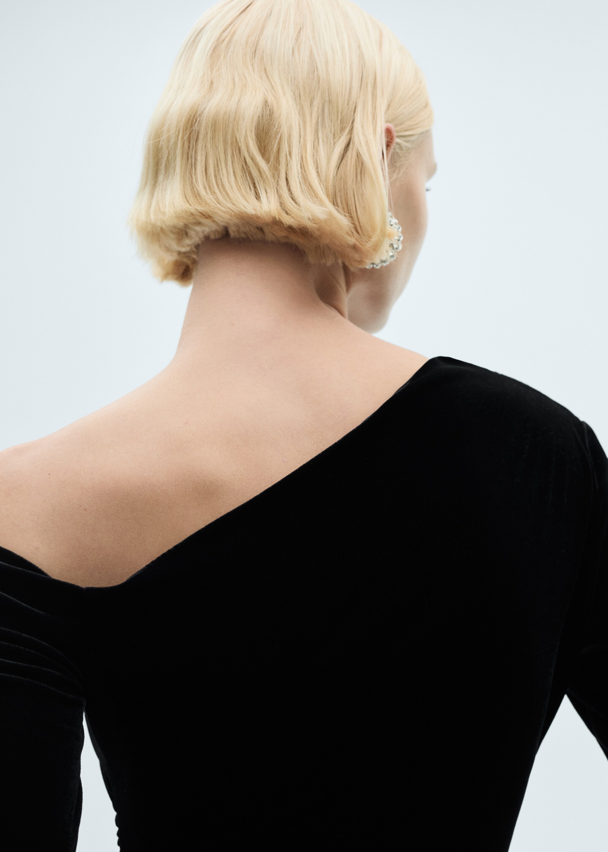 Asymmetric velvet dress - Details of the article 6, Black. Ref: 77059062-00.