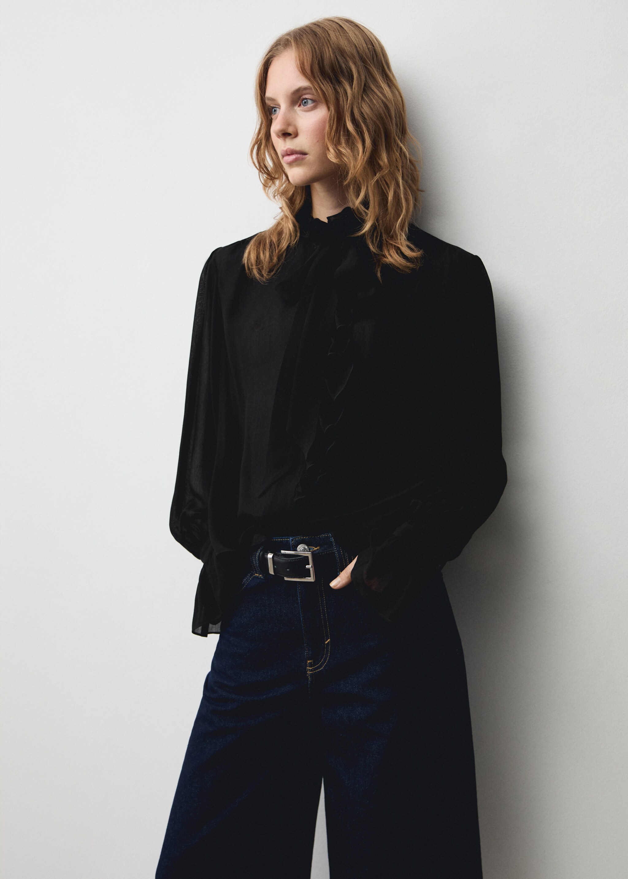 Blouse met hoge boord en ruche - Middenvlak, Zwart. Ref: 77059069-00.