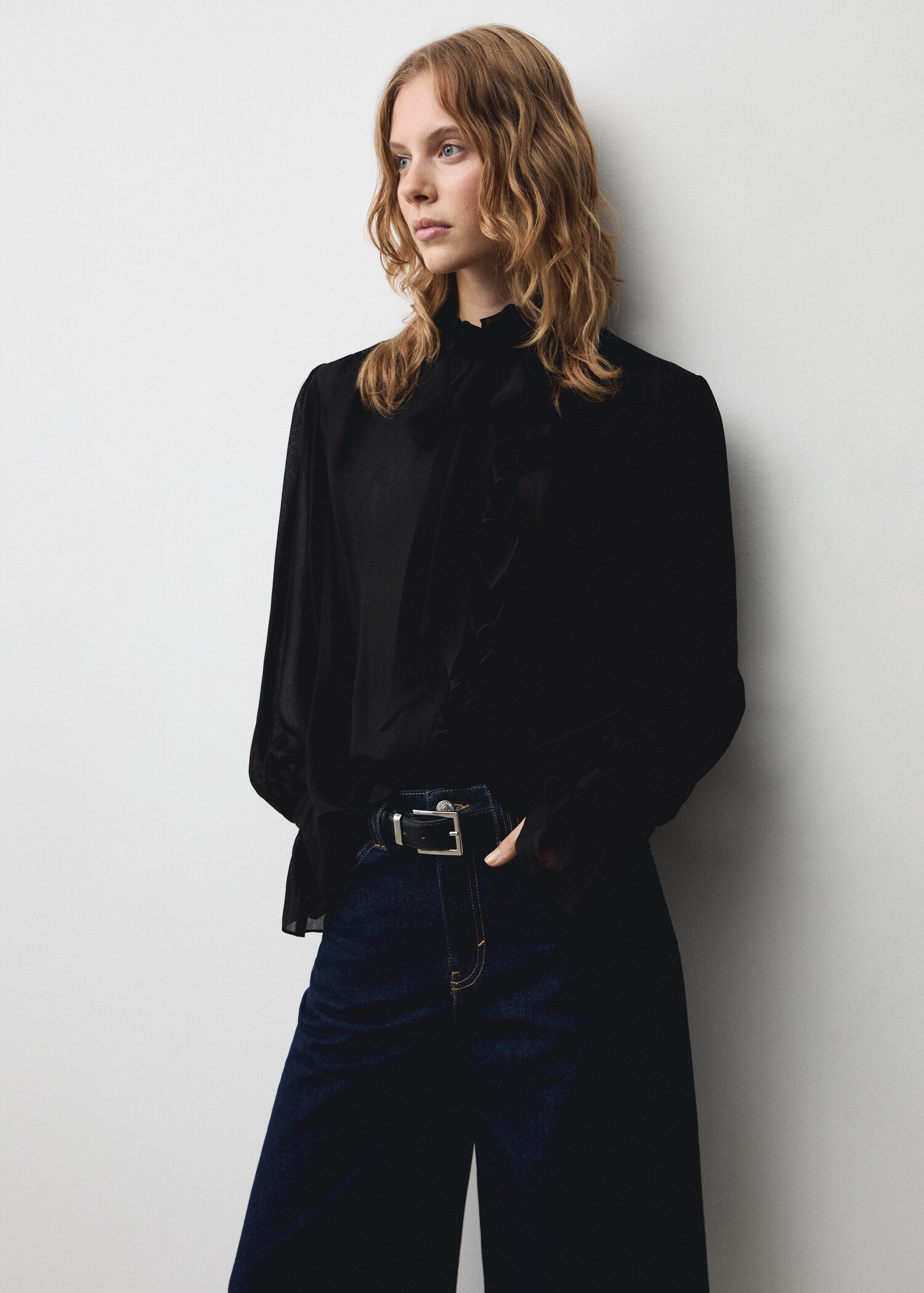 Turtleneck ruffled blouse - Medium plane