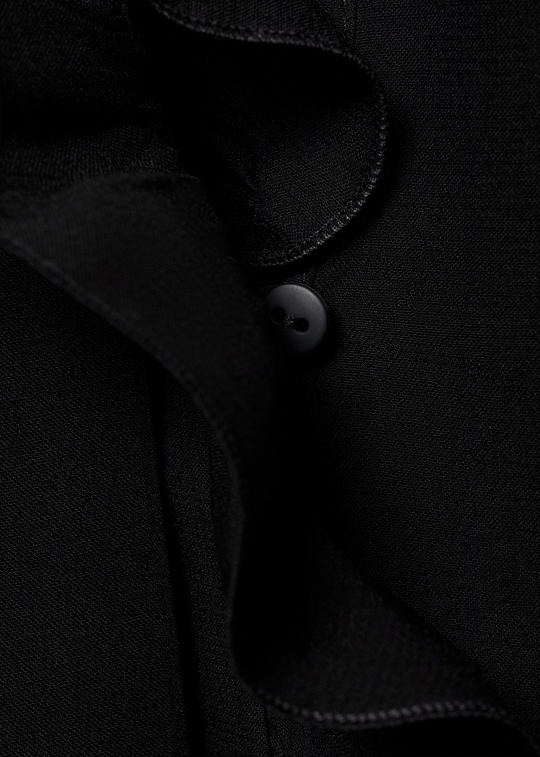 Blouse met hoge boord en ruche - Detail van het artikel 0, Zwart. Ref: 77059069-00.