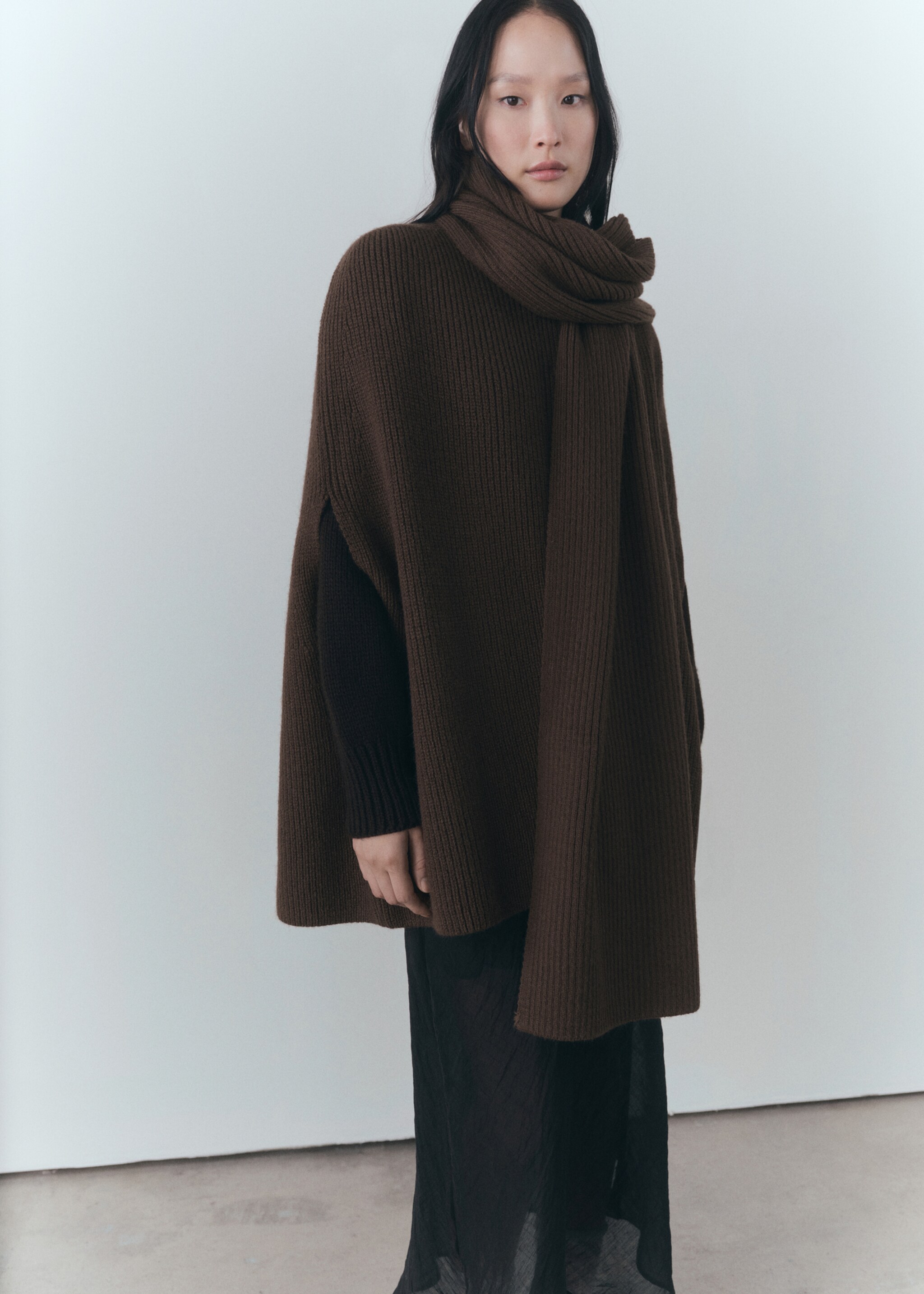 Cape scarf buttons - Medium plane, Chocolate. Ref: 77059072-00.