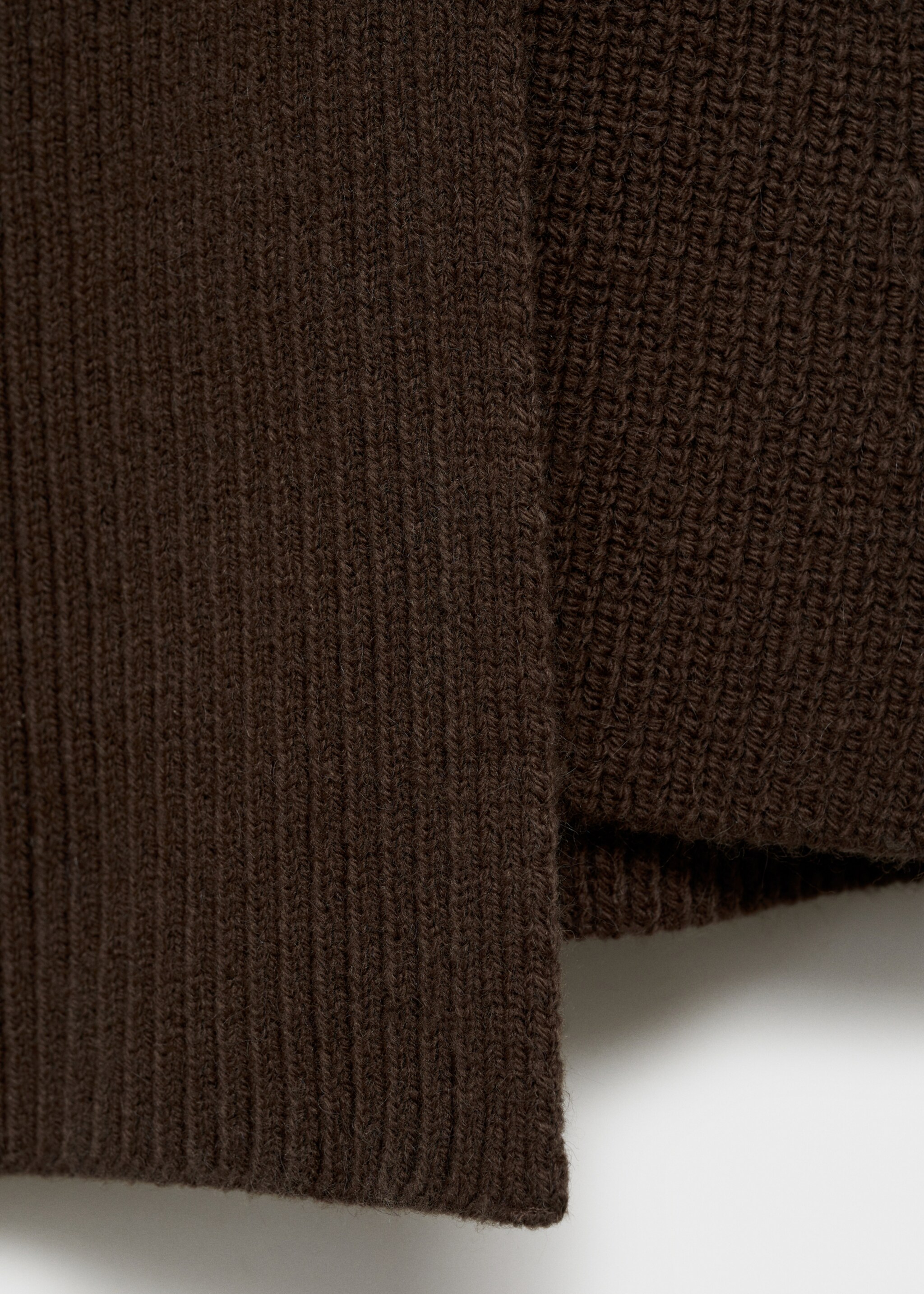 Cape scarf buttons - Details of the article 0, Chocolate. Ref: 77059072-00.