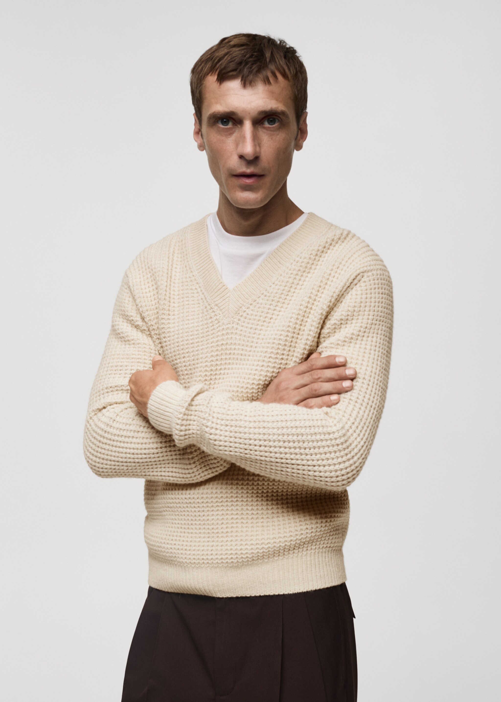 Pullover aus Alpakawolle mit V-Ausschnitt - Mittlere Ansicht, Ecru. Ref: 77059228-00.