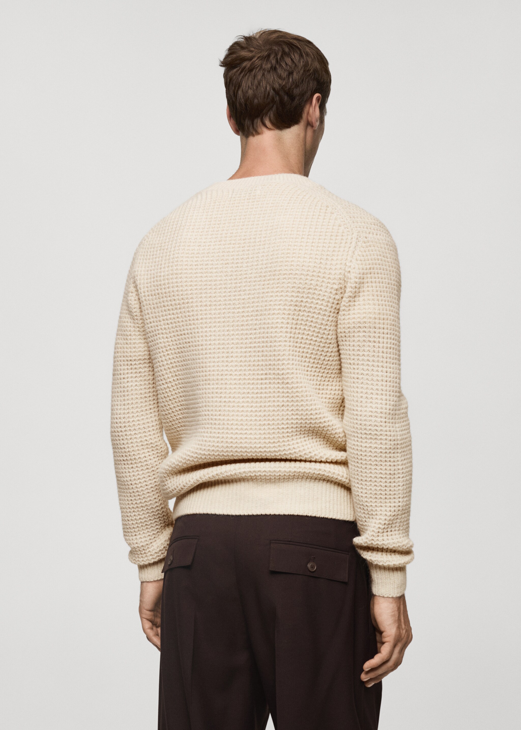 Pullover aus Alpakawolle mit V-Ausschnitt - Rückseite des Artikels, Ecru. Ref: 77059228-00.