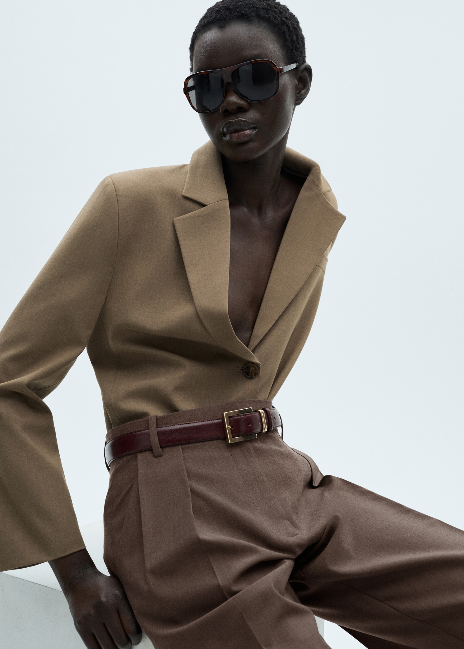 Straight-fit pleated trousers - Details of the article 2