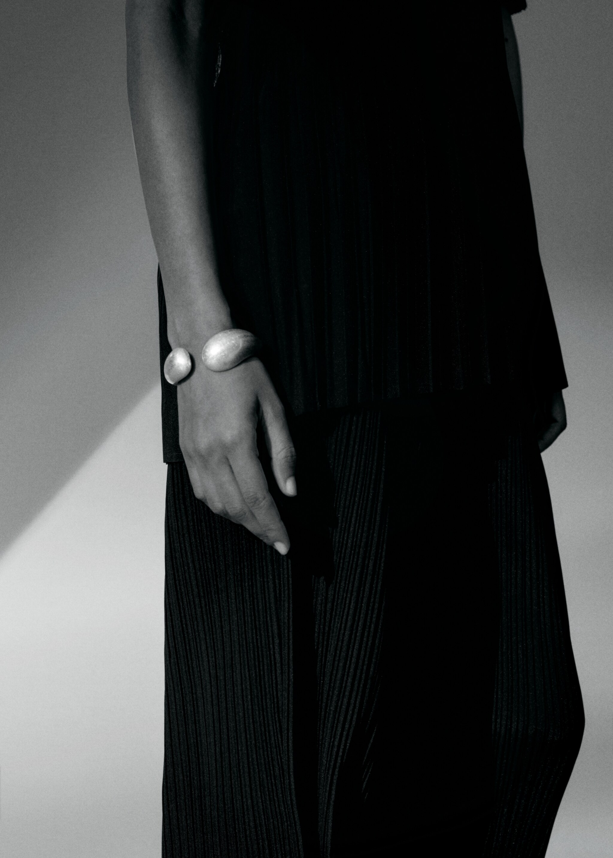 Short-sleeved pleated t-shirt - Details of the article 7
