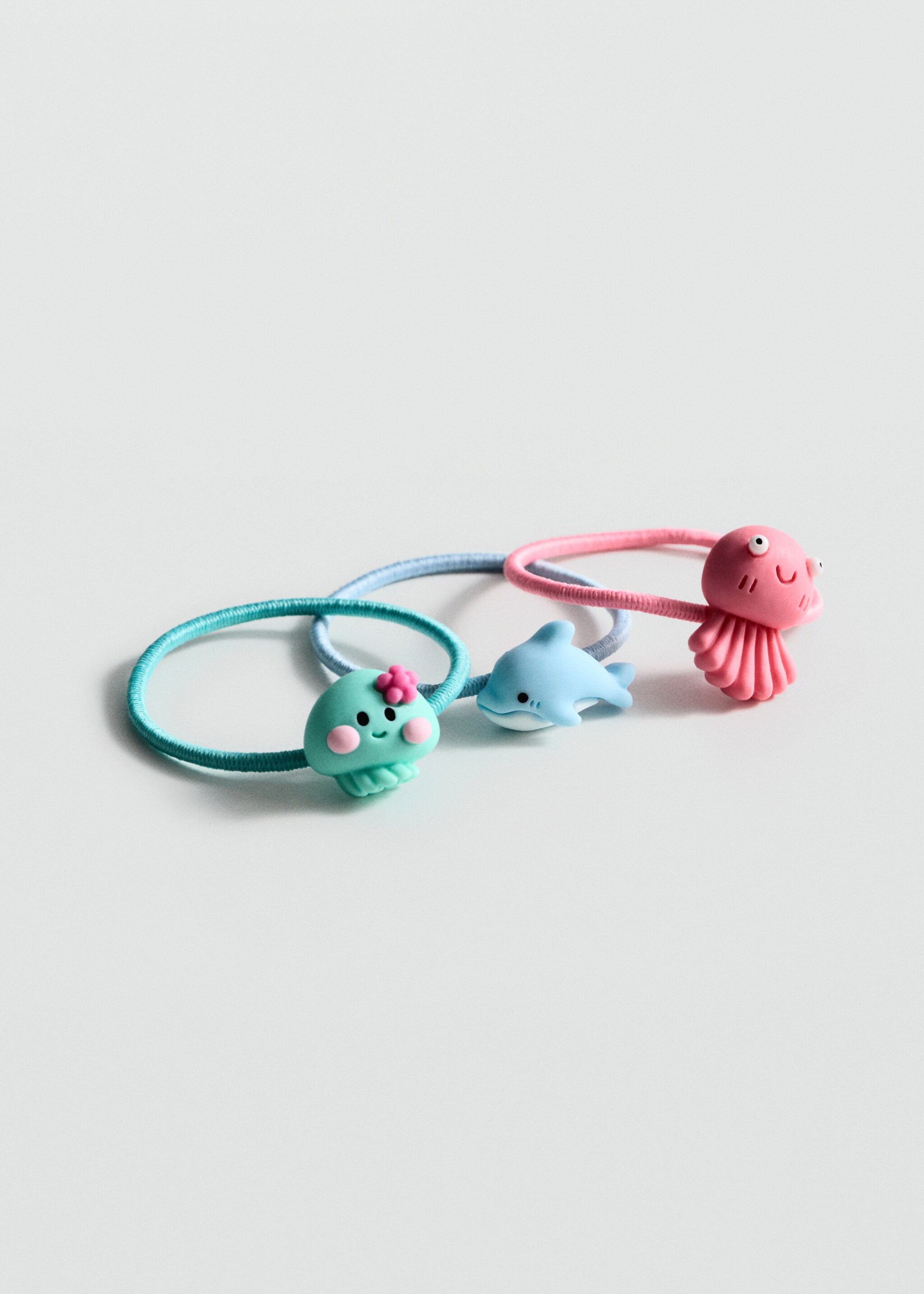 Lot élastiques et barrettes - Plan moyen
