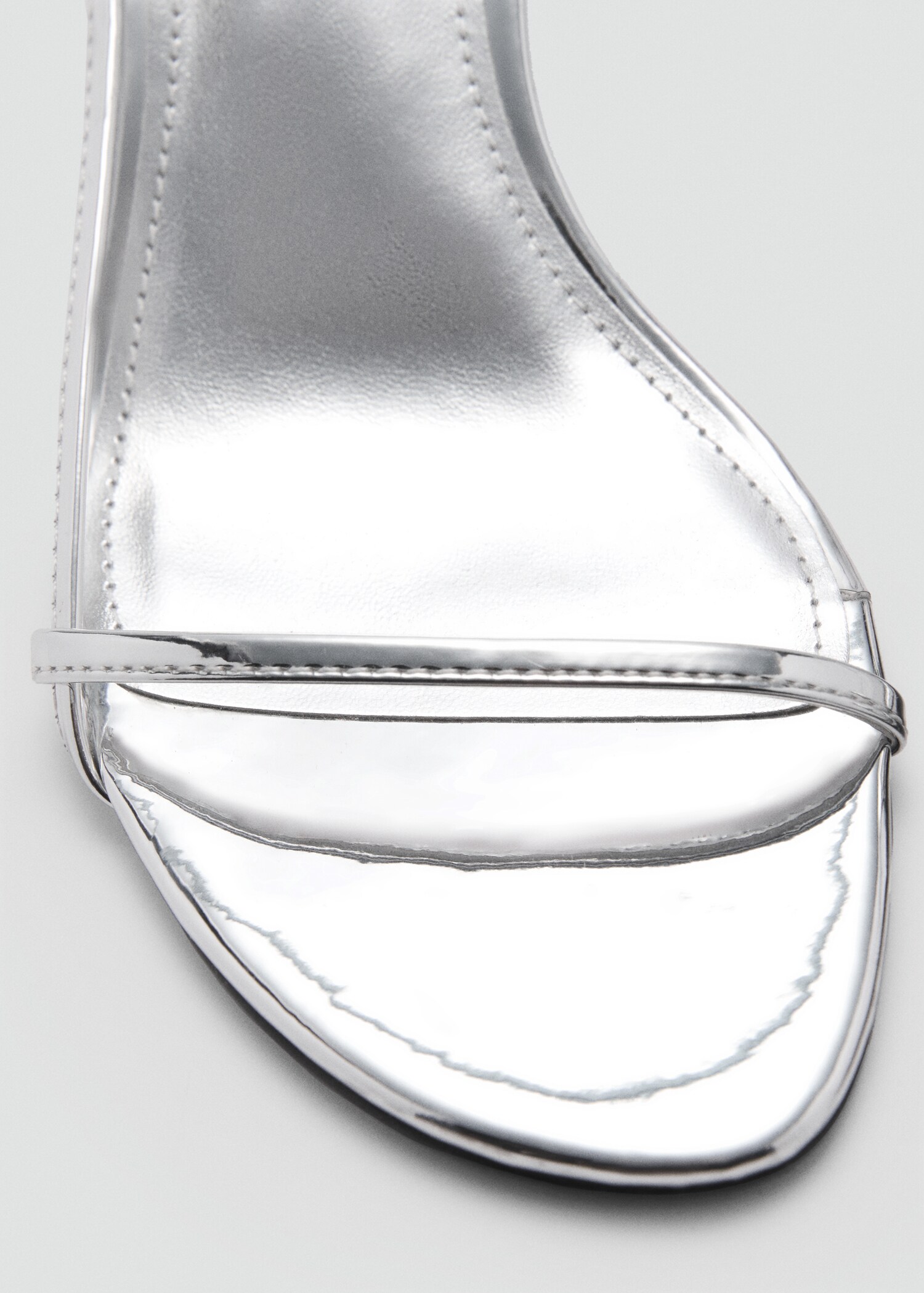 Metallic heel sandals - Details of the article 1