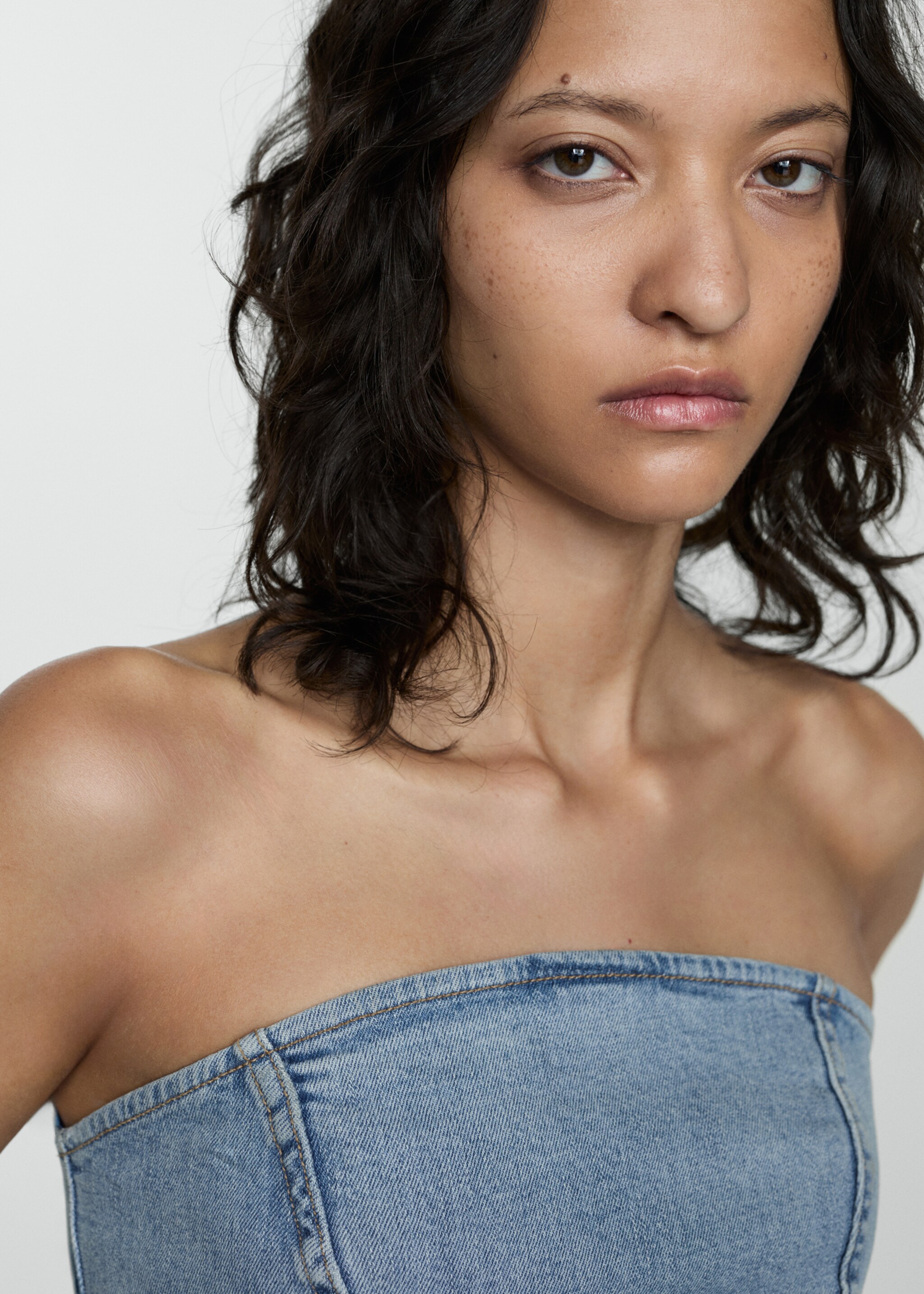 Denim strapless top - Details of the article 1, Medium Blue. Ref: 77060376-00.