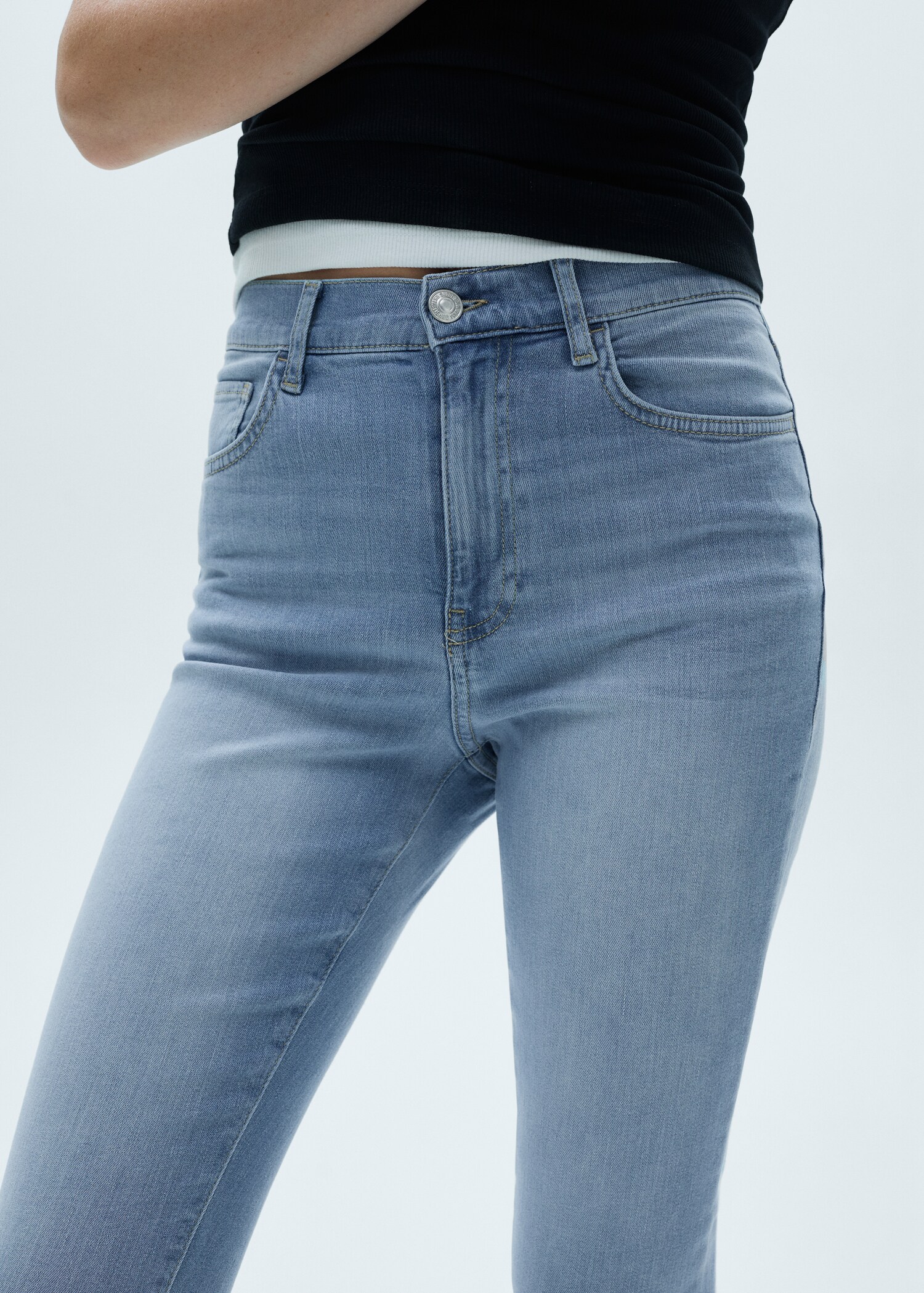 Capri-Jeans mit Seitenschlitz - Detail des Artikels 7