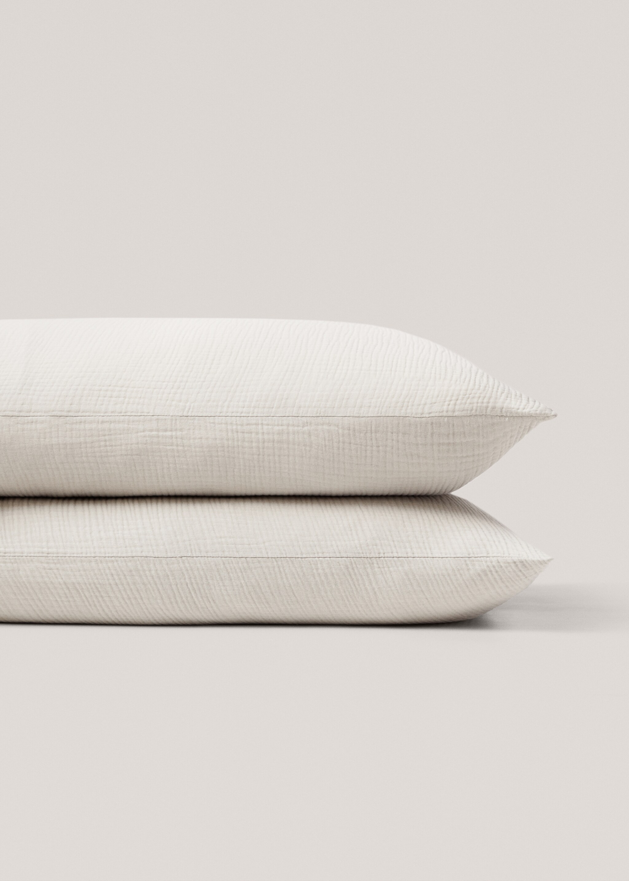 Cotton gauze pillow case 50x75cm - Details of the article 1, Light/Pastel Grey. Ref: 77060573-00.