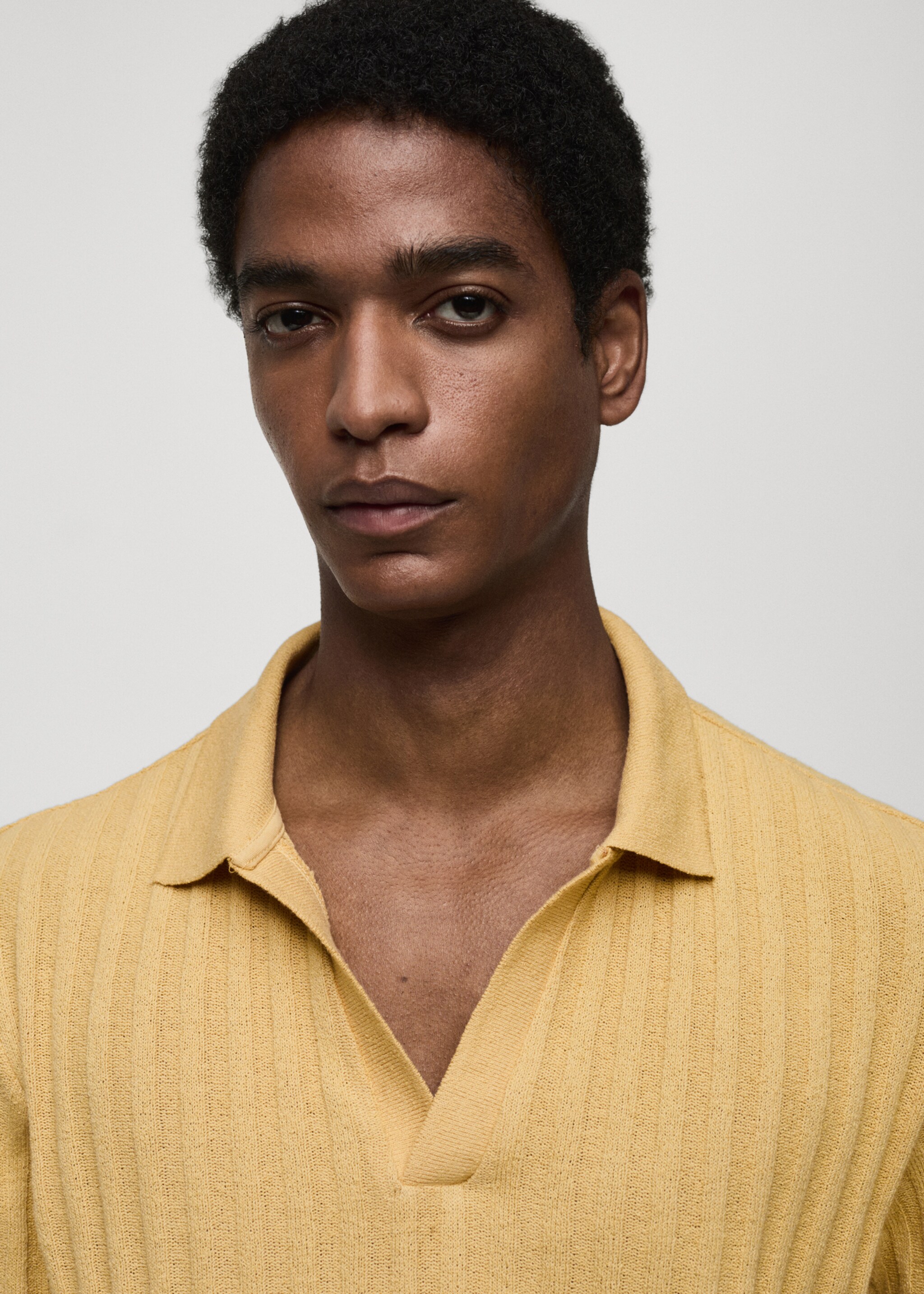Geripptes Regular-Fit-Poloshirt aus Baumwolle - Detail des Artikels 1