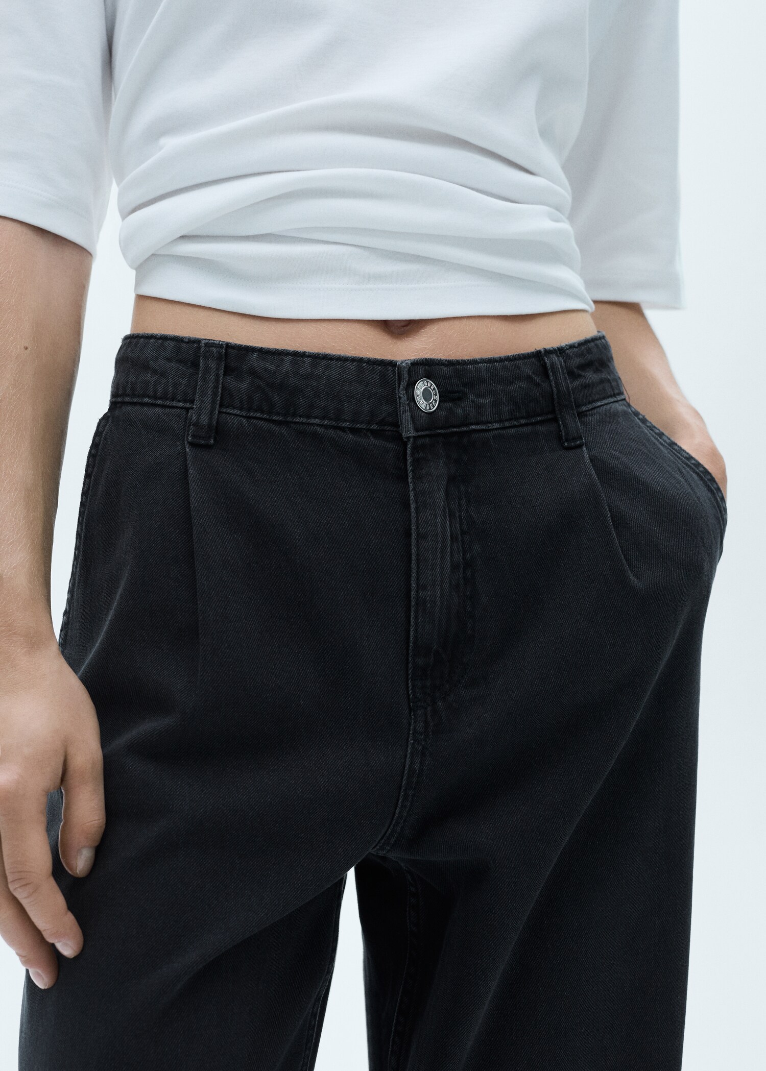 Gerade Jeans mit Bundfalten - Detail des Artikels 6