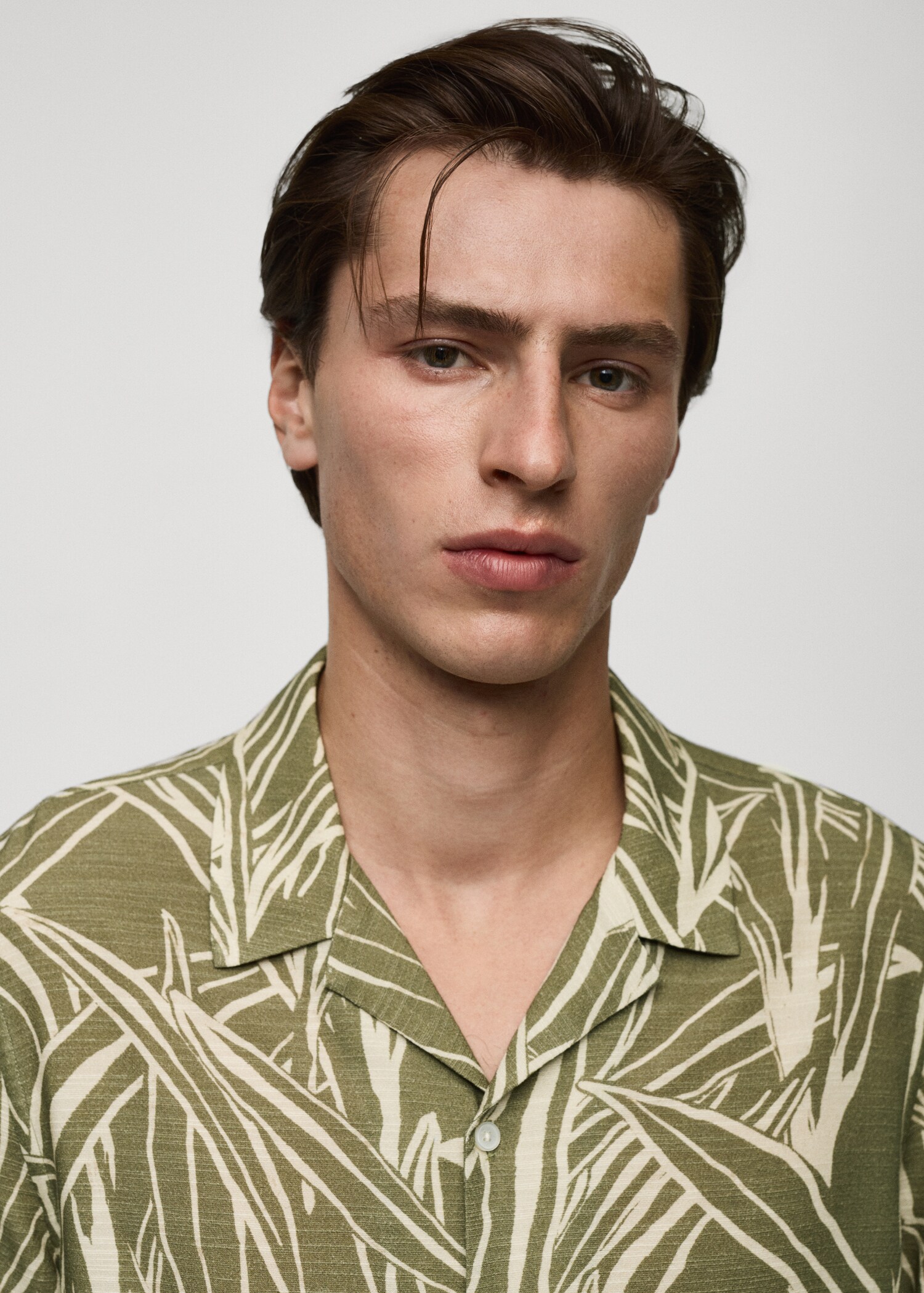 Regular-fit leaf-print shirt - Details of the article 1