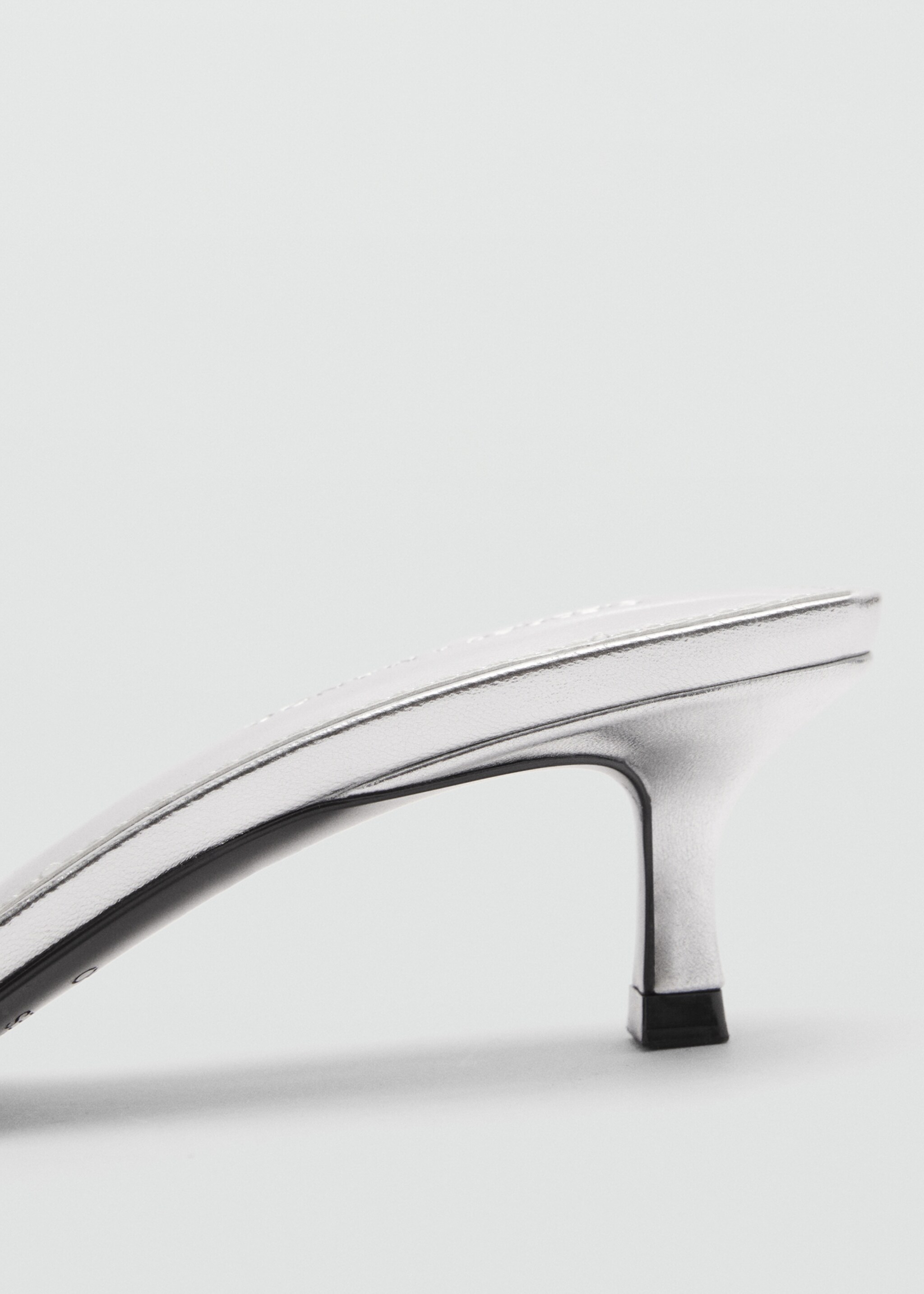 Leather sandals with flower heel - Details of the article 1