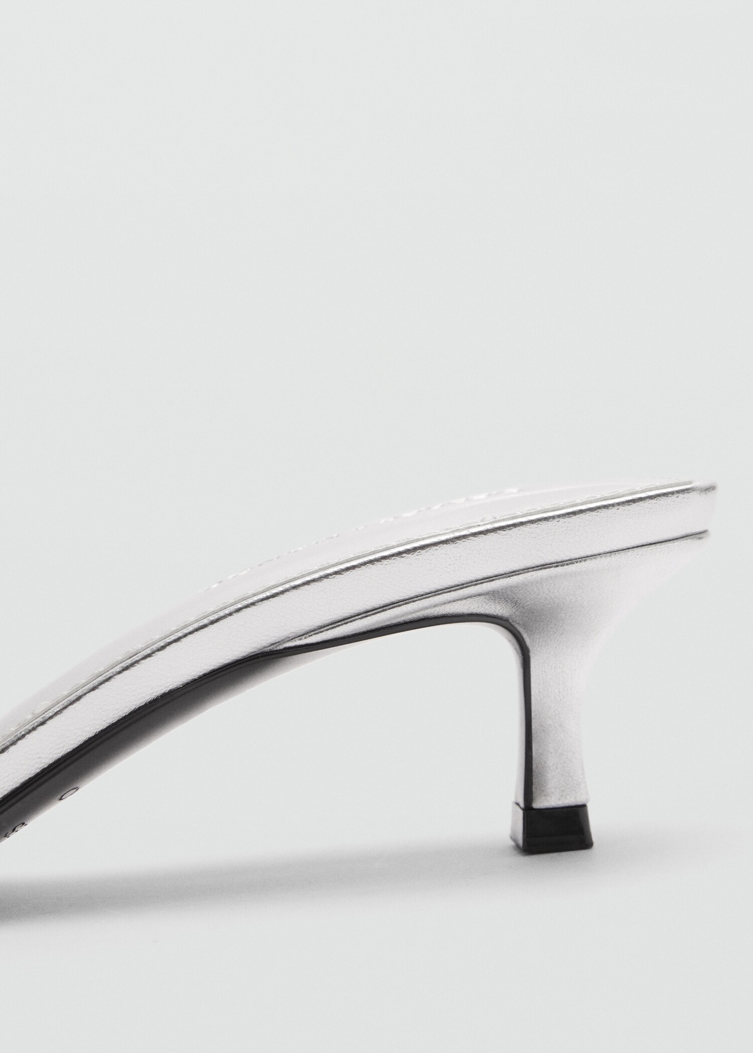 Leather sandals with flower heel - Details of the article 1
