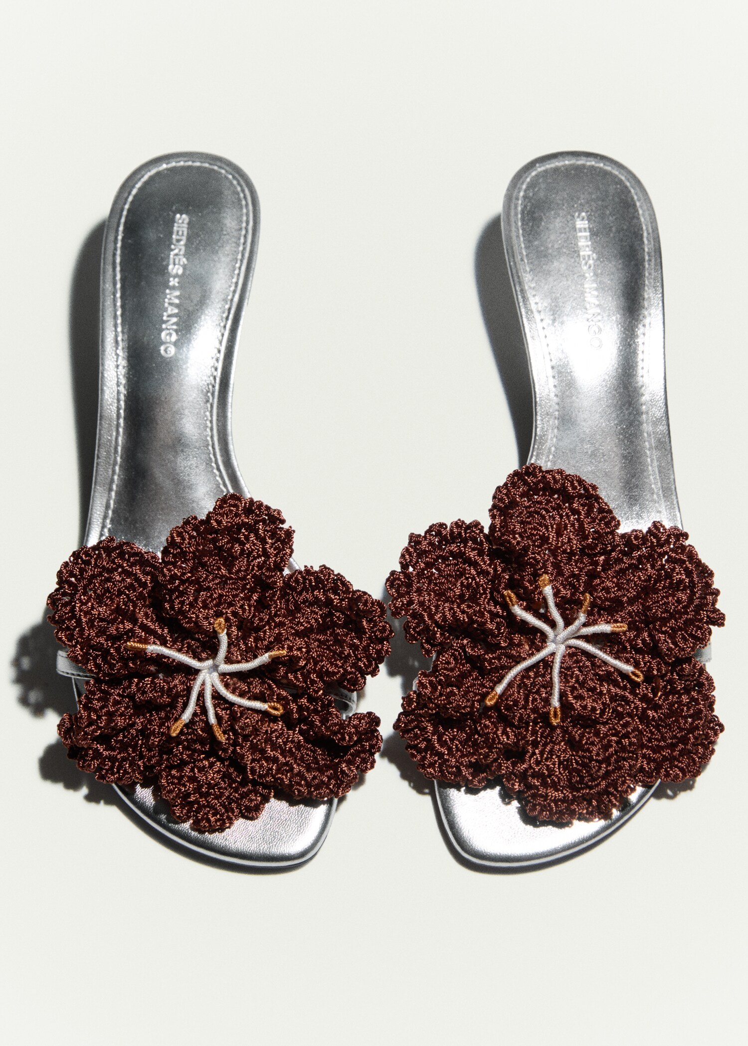 Leather sandals with flower heel - Details of the article 5