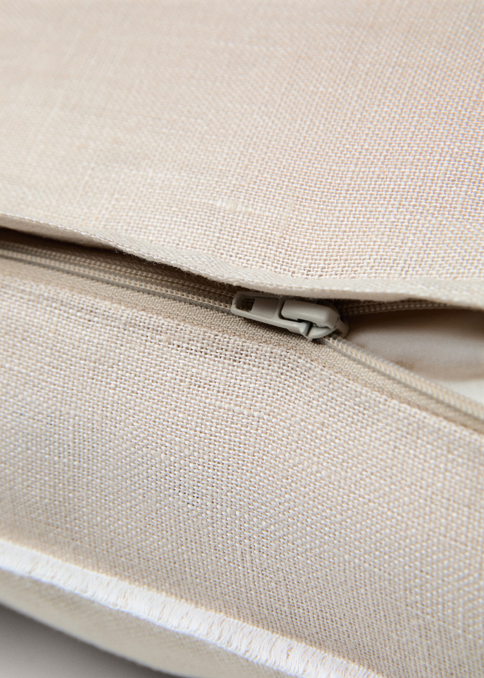 Linen cushion cover with trim 30x50cm - Details of the article 3, Sand. Ref: 77061014-00.